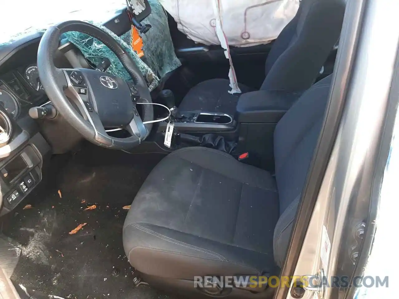 5 Photograph of a damaged car 5TFCZ5AN1KX189875 TOYOTA TACOMA 2019