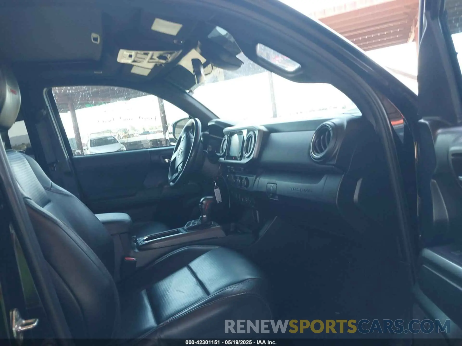 5 Photograph of a damaged car 5TFCZ5AN1KX190749 TOYOTA TACOMA 2019
