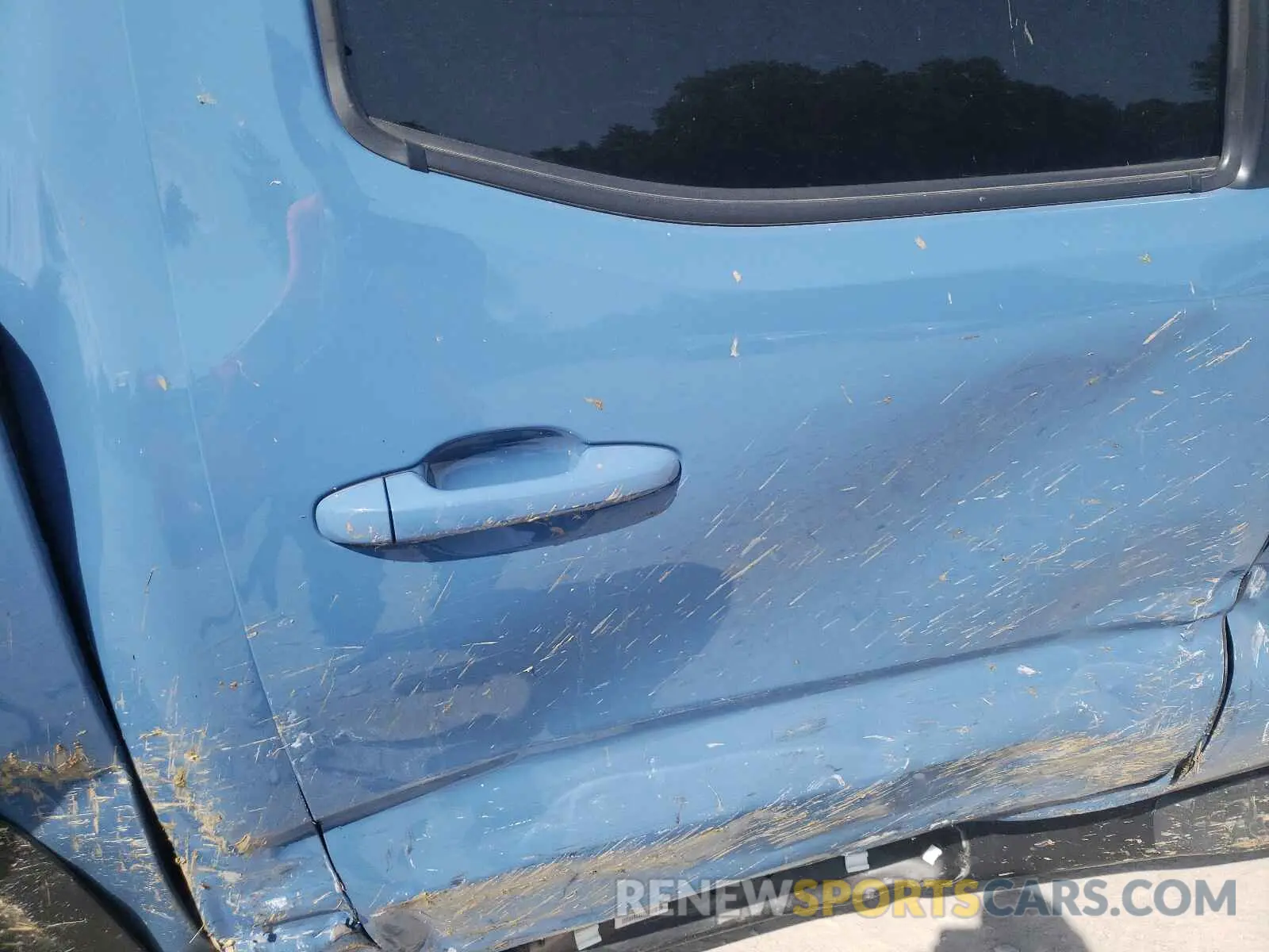 6 Photograph of a damaged car 5TFCZ5AN1KX190783 TOYOTA TACOMA 2019