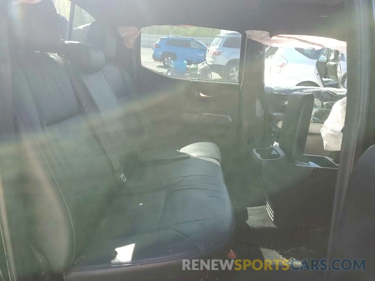 10 Photograph of a damaged car 5TFCZ5AN1KX192372 TOYOTA TACOMA 2019