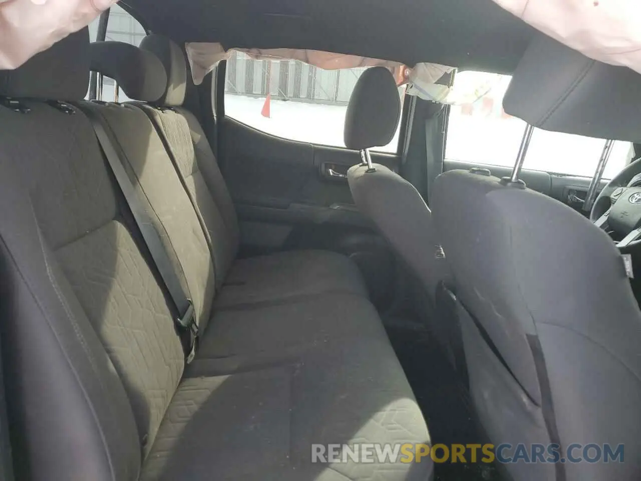 10 Photograph of a damaged car 5TFCZ5AN1KX193232 TOYOTA TACOMA 2019