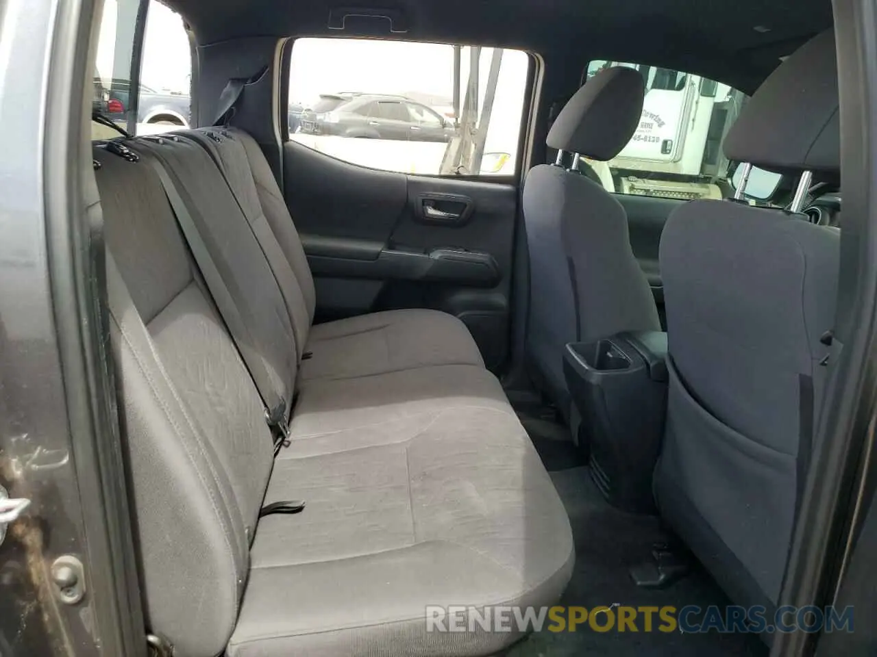 10 Photograph of a damaged car 5TFCZ5AN1KX206478 TOYOTA TACOMA 2019
