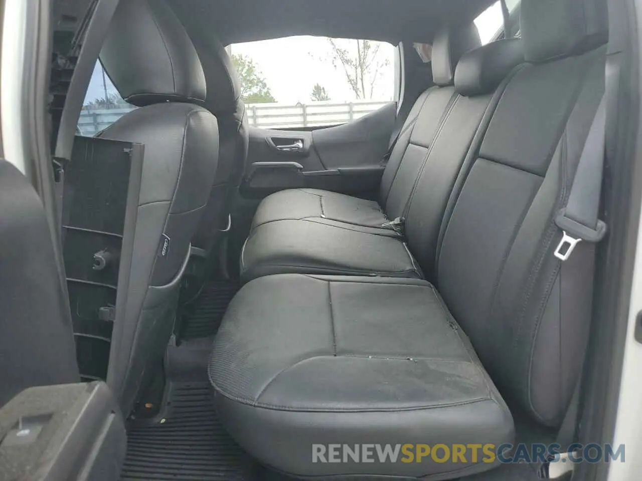 10 Photograph of a damaged car 5TFCZ5AN1KX209607 TOYOTA TACOMA 2019