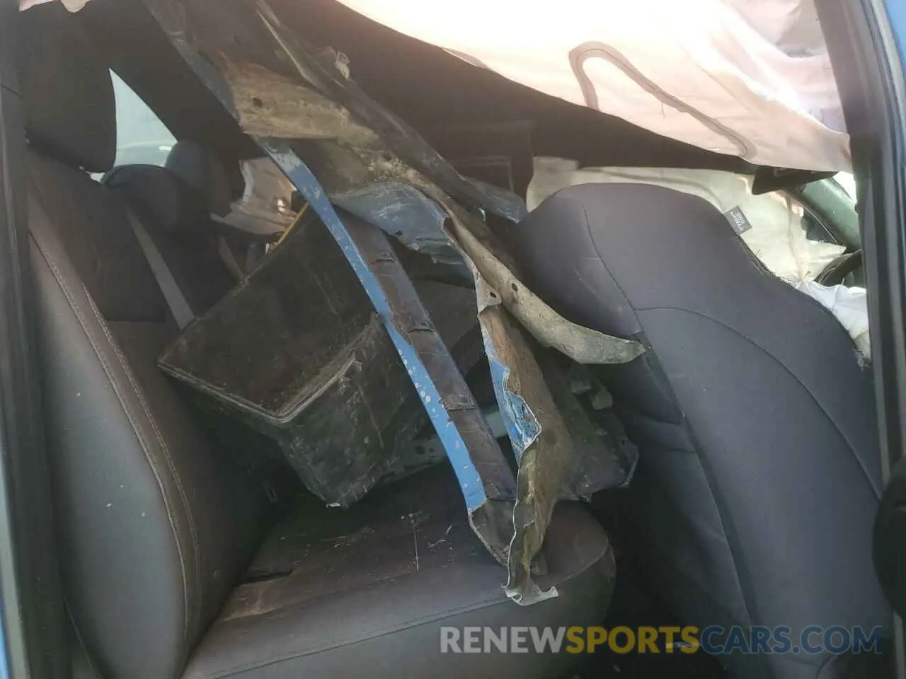 10 Photograph of a damaged car 5TFCZ5AN1KX210451 TOYOTA TACOMA 2019