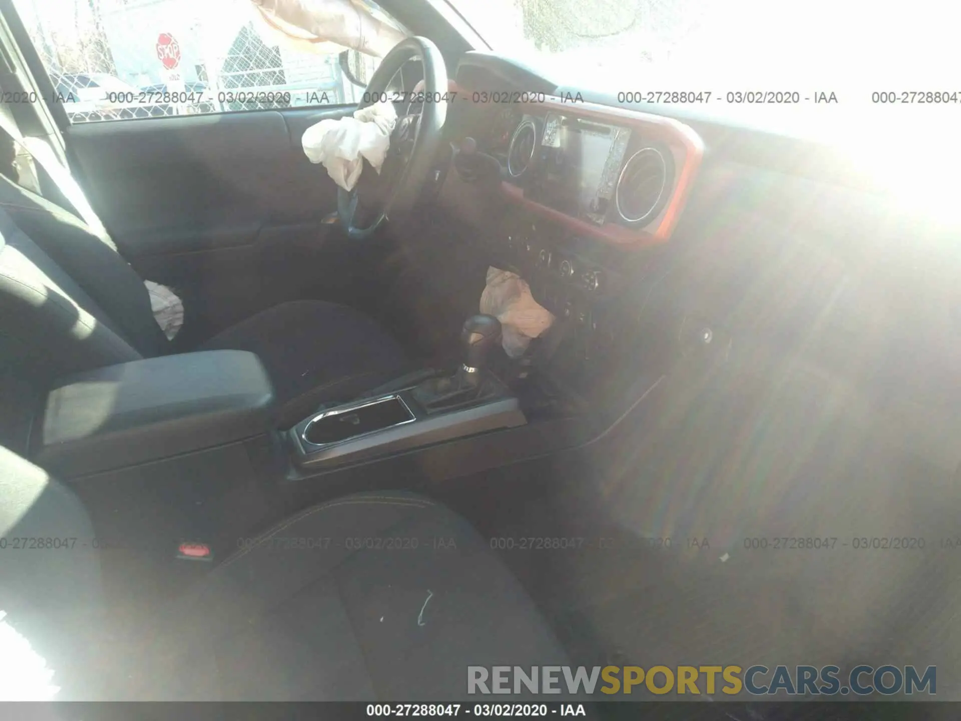 5 Photograph of a damaged car 5TFCZ5AN2KX169926 TOYOTA TACOMA 2019