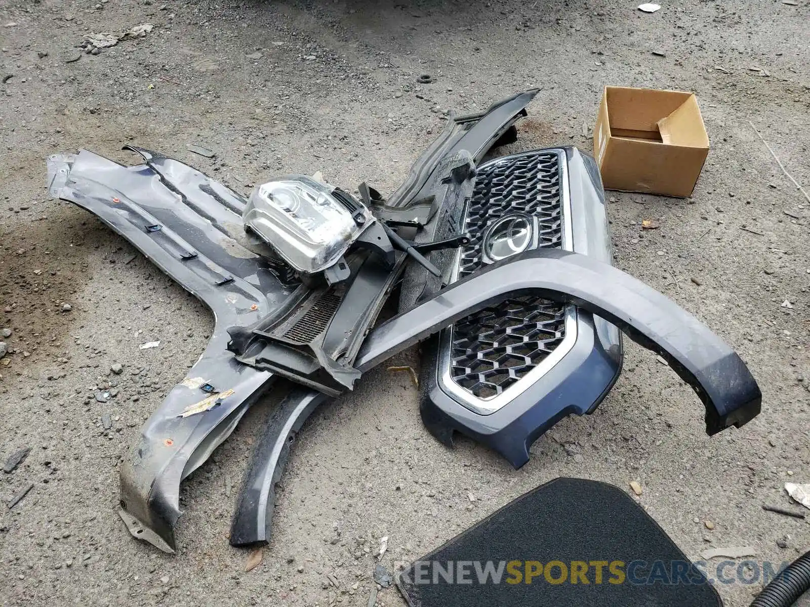 9 Photograph of a damaged car 5TFCZ5AN2KX173104 TOYOTA TACOMA 2019