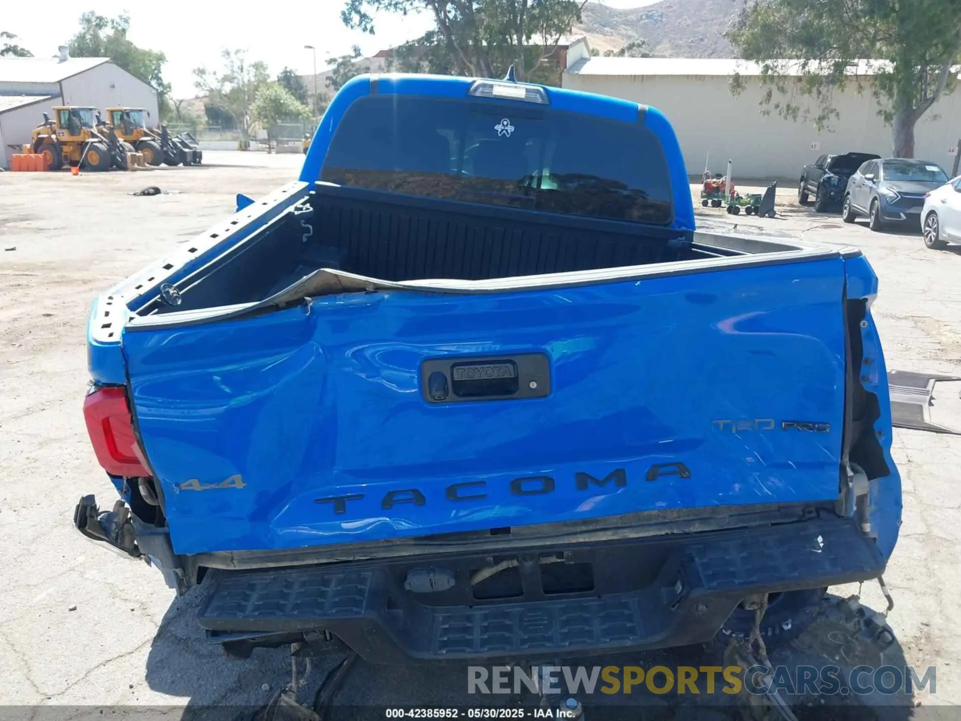 17 Photograph of a damaged car 5TFCZ5AN2KX185186 TOYOTA TACOMA 2019