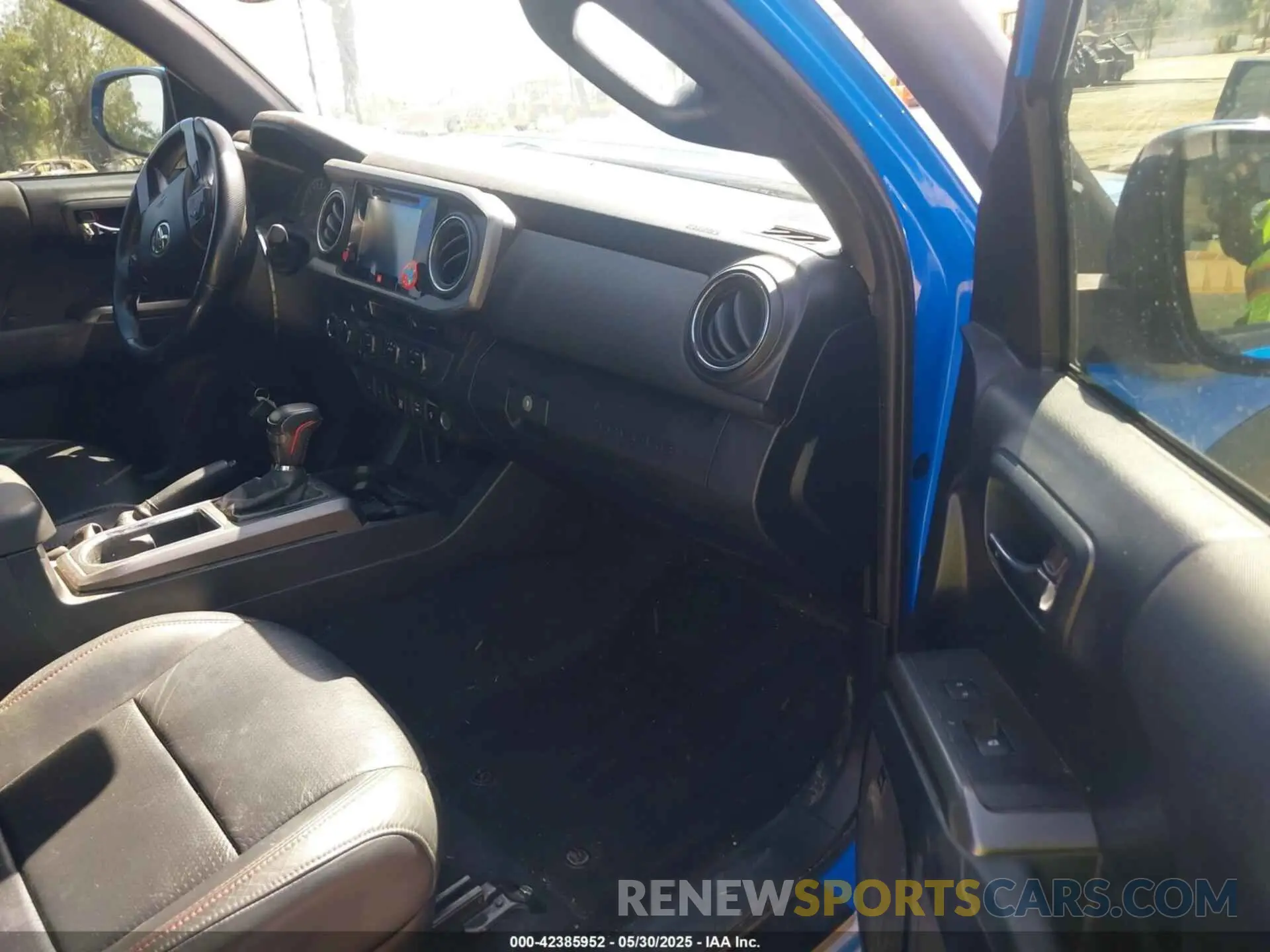 5 Photograph of a damaged car 5TFCZ5AN2KX185186 TOYOTA TACOMA 2019