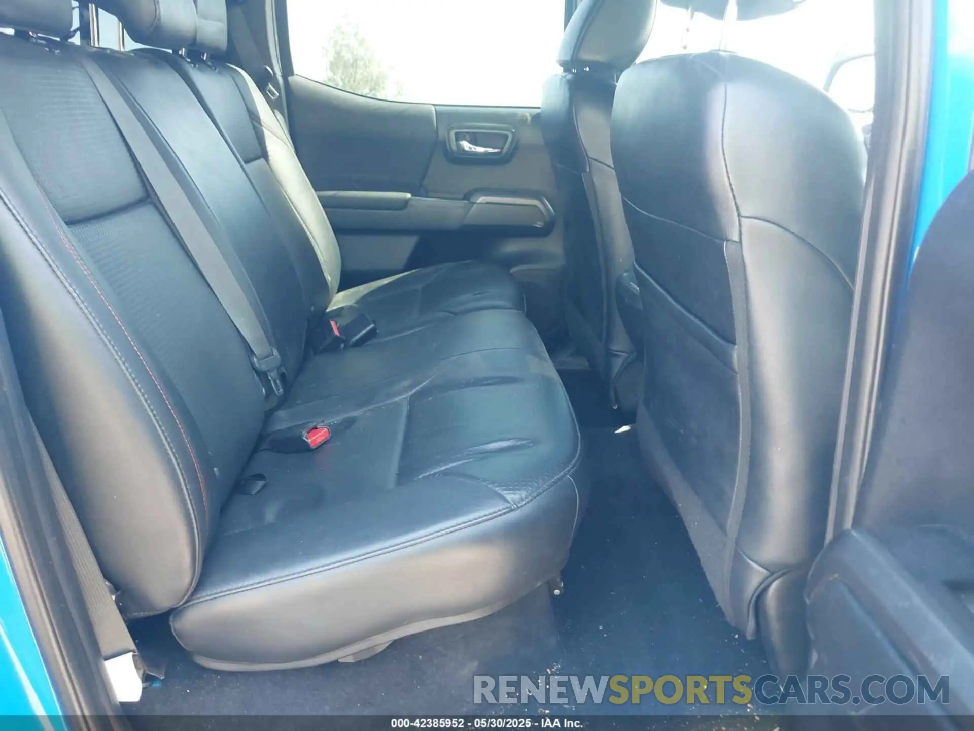 8 Photograph of a damaged car 5TFCZ5AN2KX185186 TOYOTA TACOMA 2019