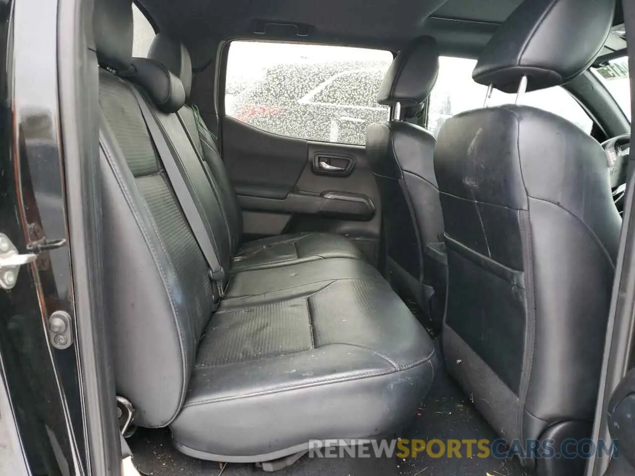 10 Photograph of a damaged car 5TFCZ5AN2KX188475 TOYOTA TACOMA 2019
