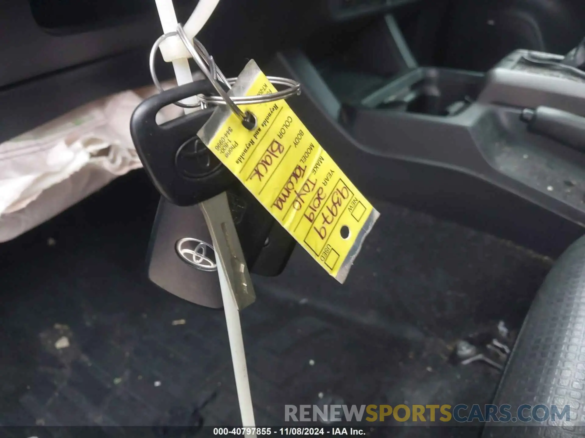 11 Photograph of a damaged car 5TFCZ5AN2KX195085 TOYOTA TACOMA 2019