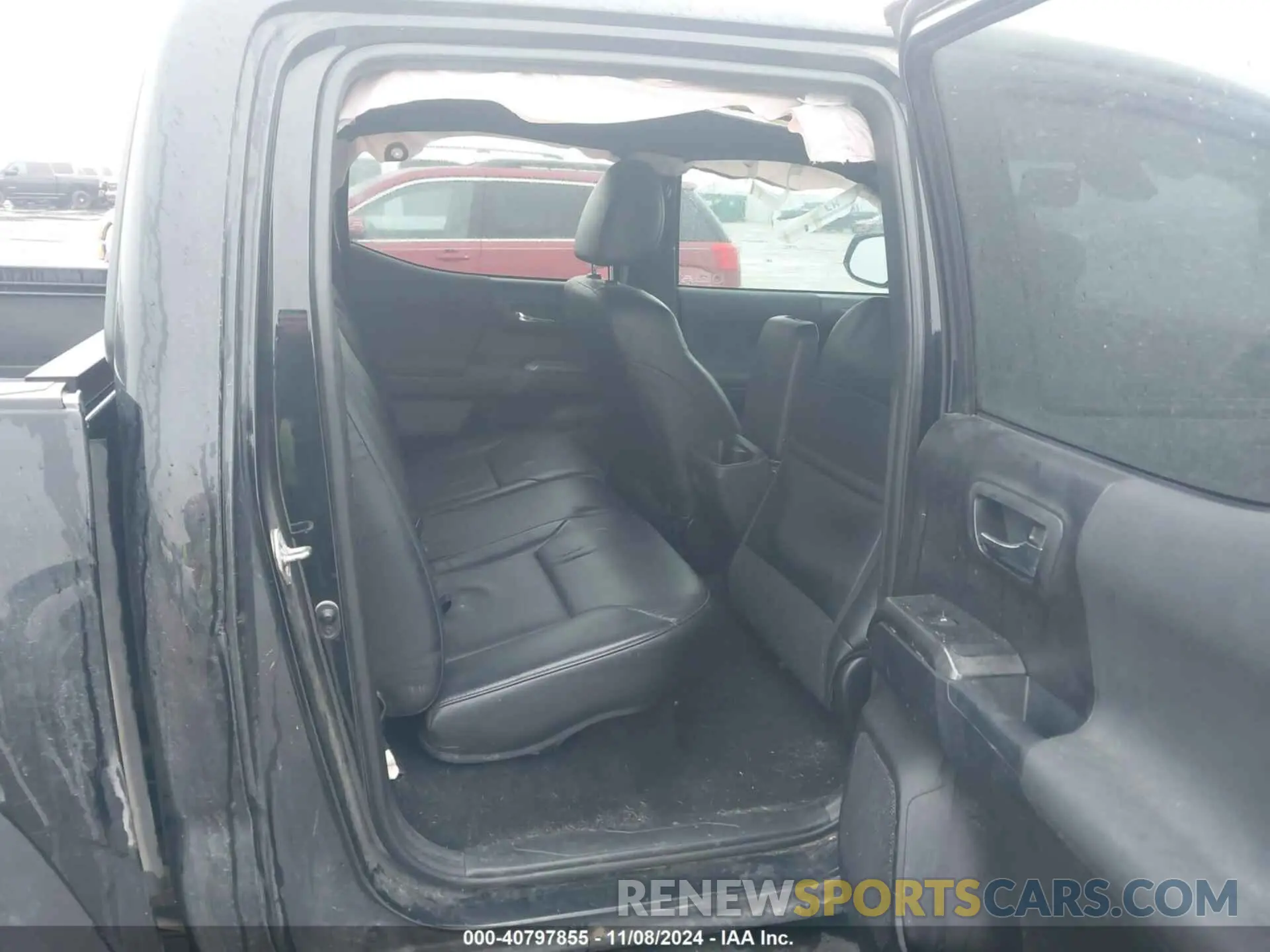 8 Photograph of a damaged car 5TFCZ5AN2KX195085 TOYOTA TACOMA 2019