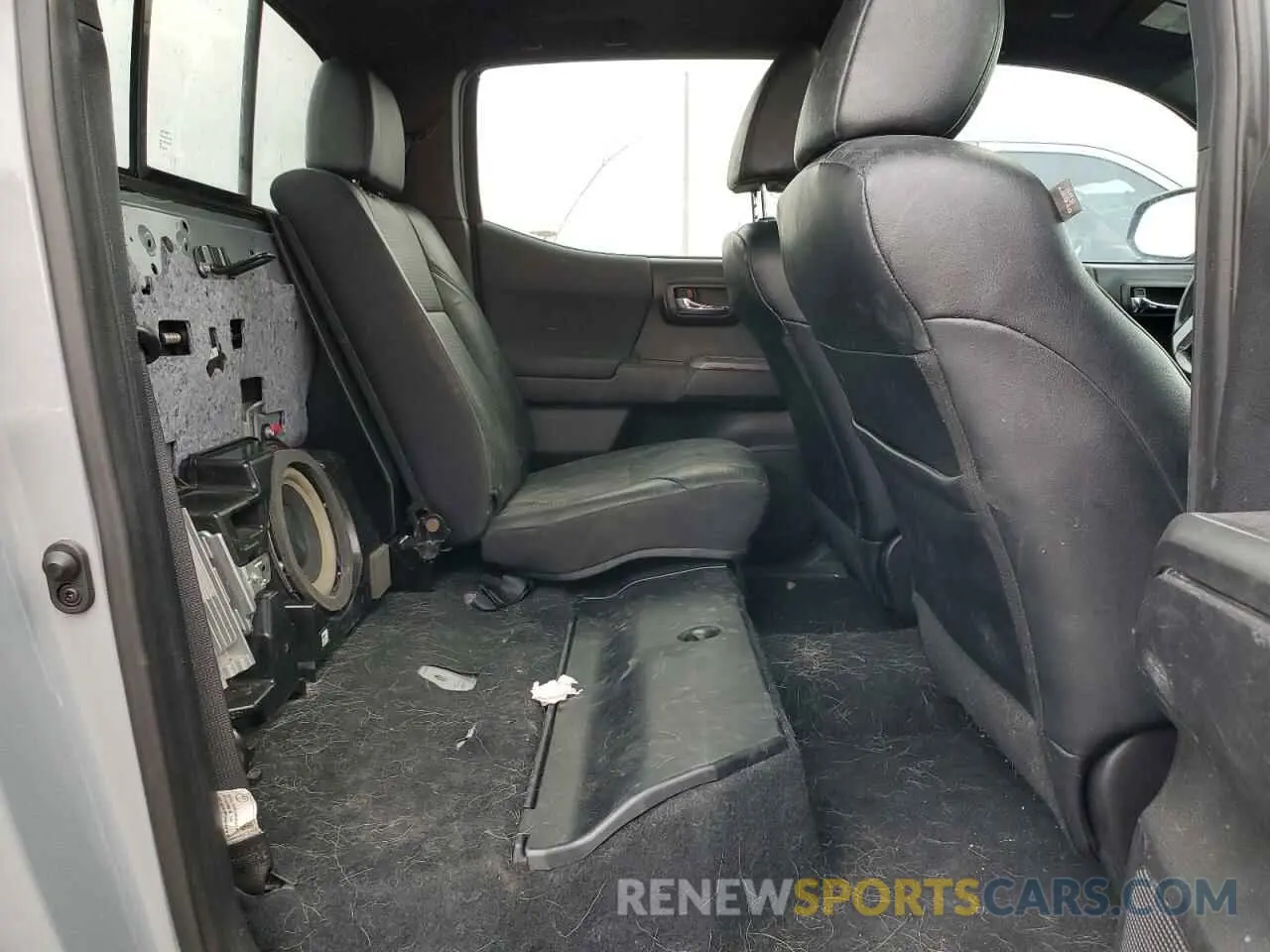 10 Photograph of a damaged car 5TFCZ5AN3KX174701 TOYOTA TACOMA 2019