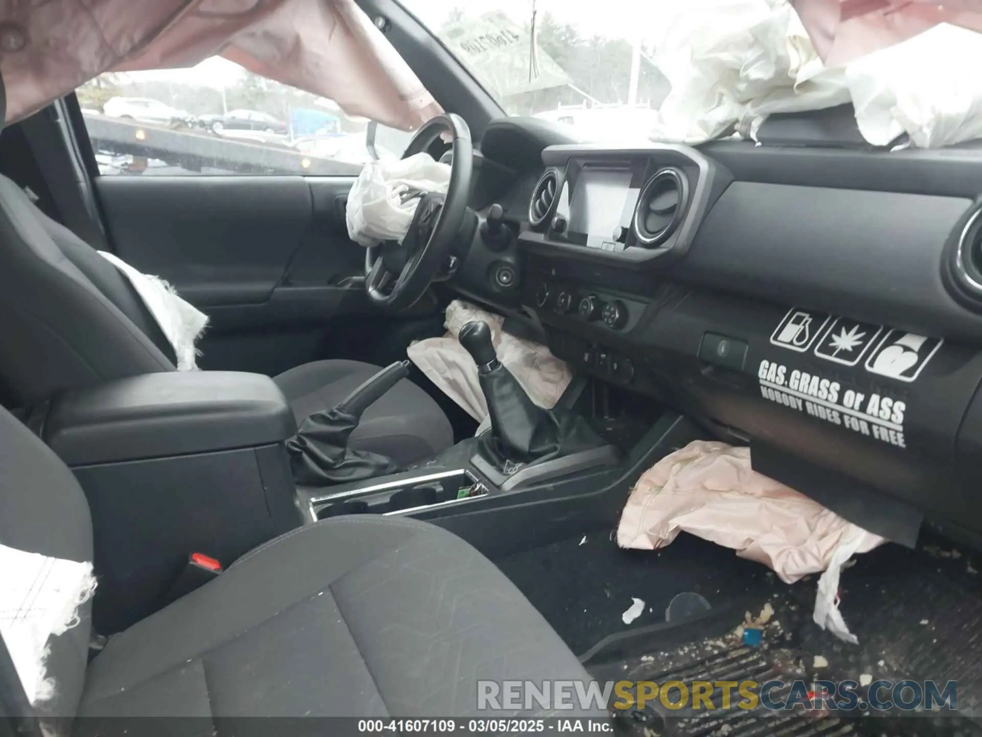 5 Photograph of a damaged car 5TFCZ5AN3KX197413 TOYOTA TACOMA 2019