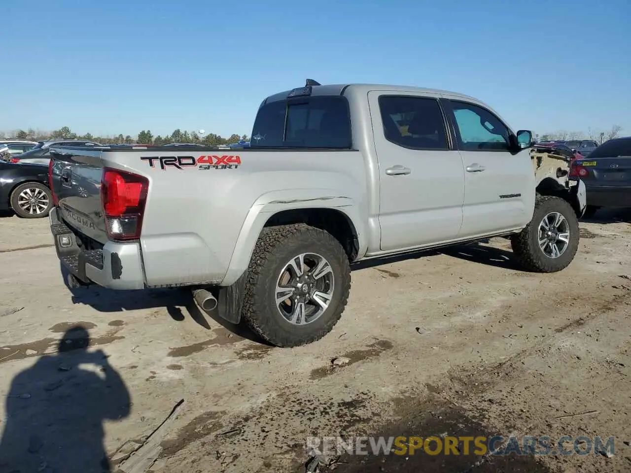 3 Photograph of a damaged car 5TFCZ5AN5KX174229 TOYOTA TACOMA 2019