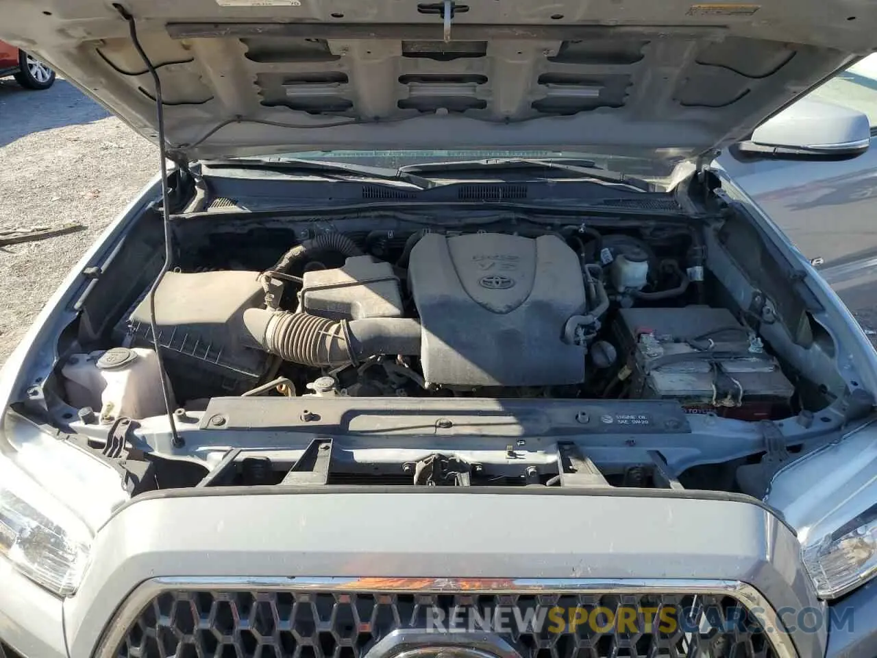 11 Photograph of a damaged car 5TFCZ5AN5KX175557 TOYOTA TACOMA 2019