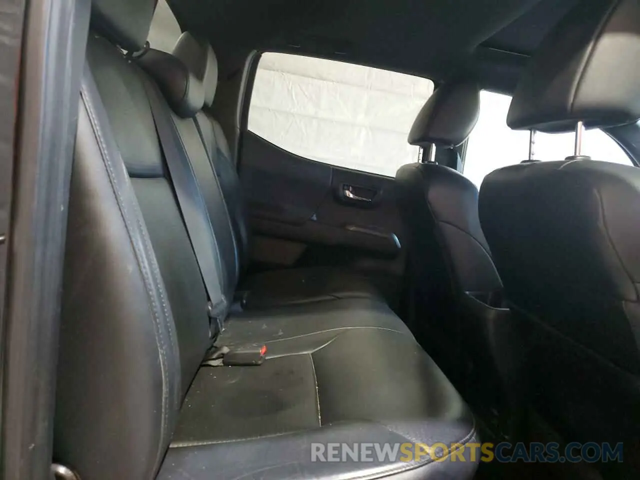 10 Photograph of a damaged car 5TFCZ5AN5KX185683 TOYOTA TACOMA 2019
