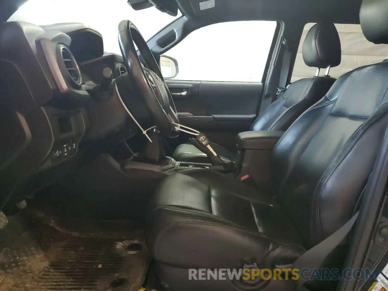 7 Photograph of a damaged car 5TFCZ5AN5KX185683 TOYOTA TACOMA 2019