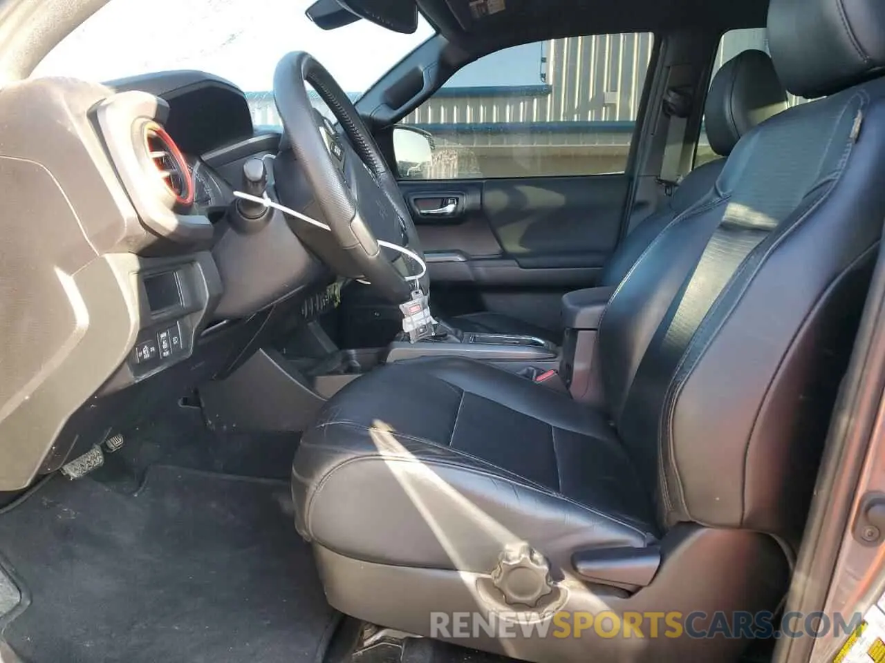 7 Photograph of a damaged car 5TFCZ5AN5KX191046 TOYOTA TACOMA 2019