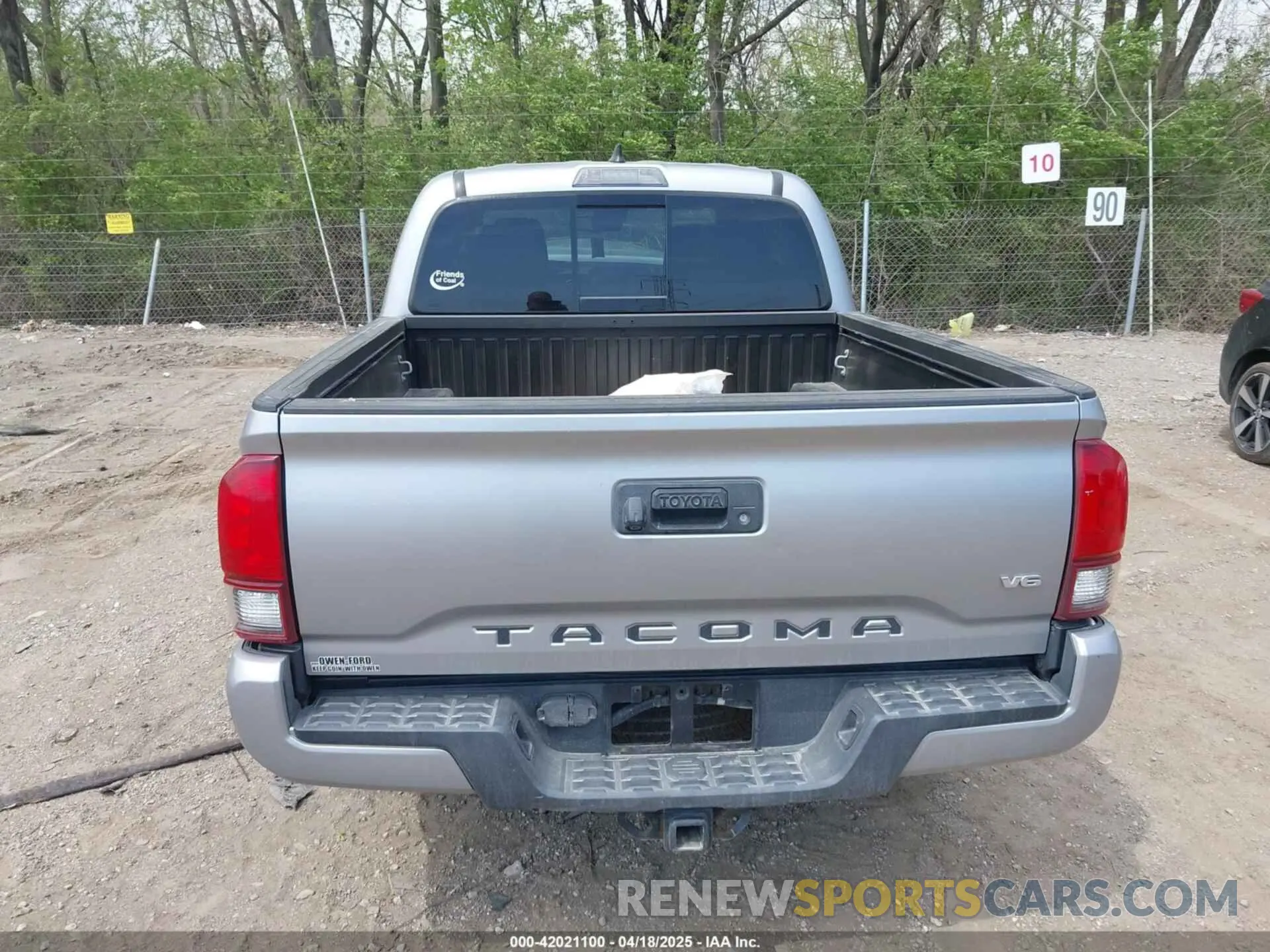 16 Photograph of a damaged car 5TFCZ5AN5KX195629 TOYOTA TACOMA 2019