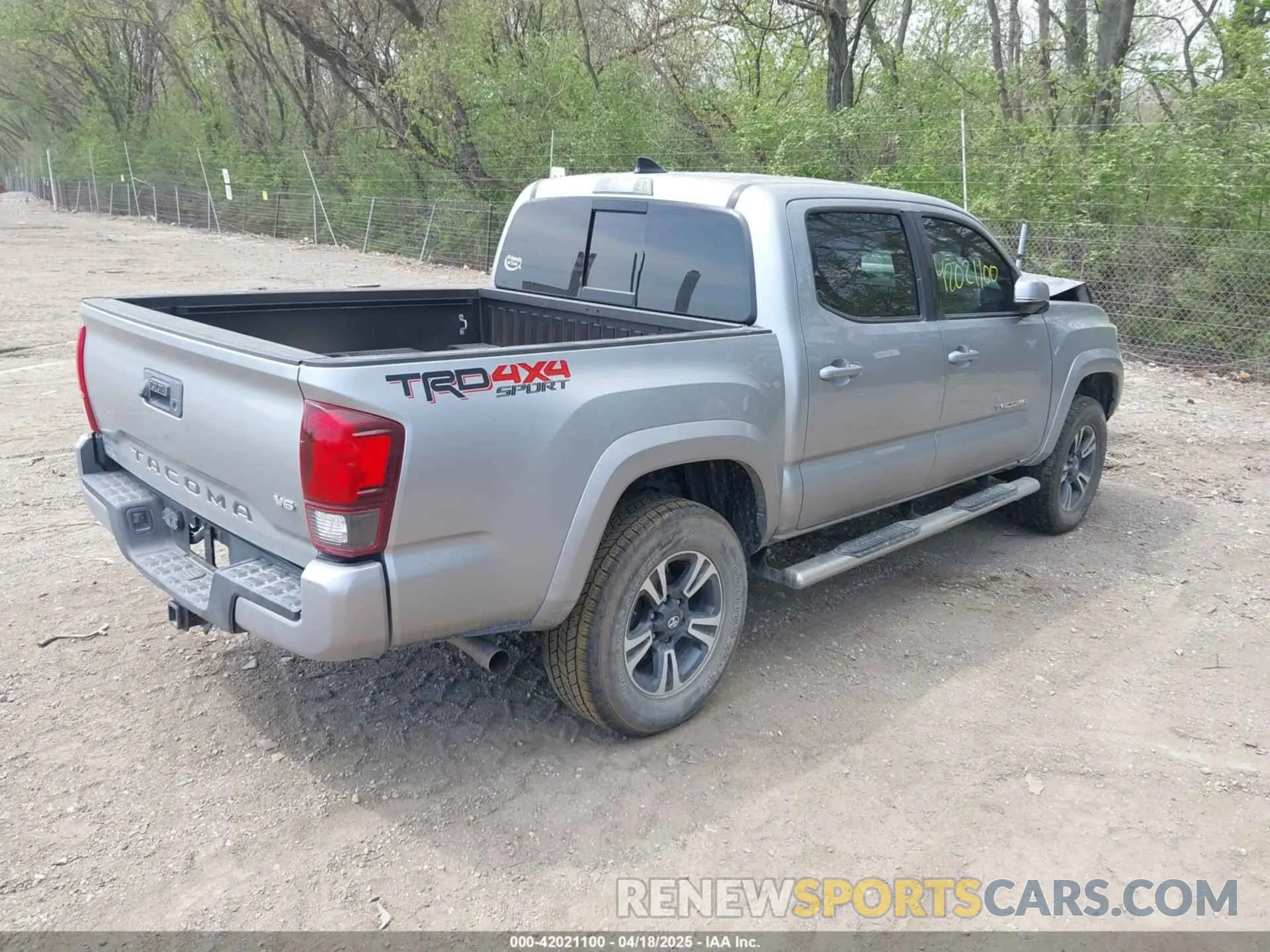 4 Photograph of a damaged car 5TFCZ5AN5KX195629 TOYOTA TACOMA 2019
