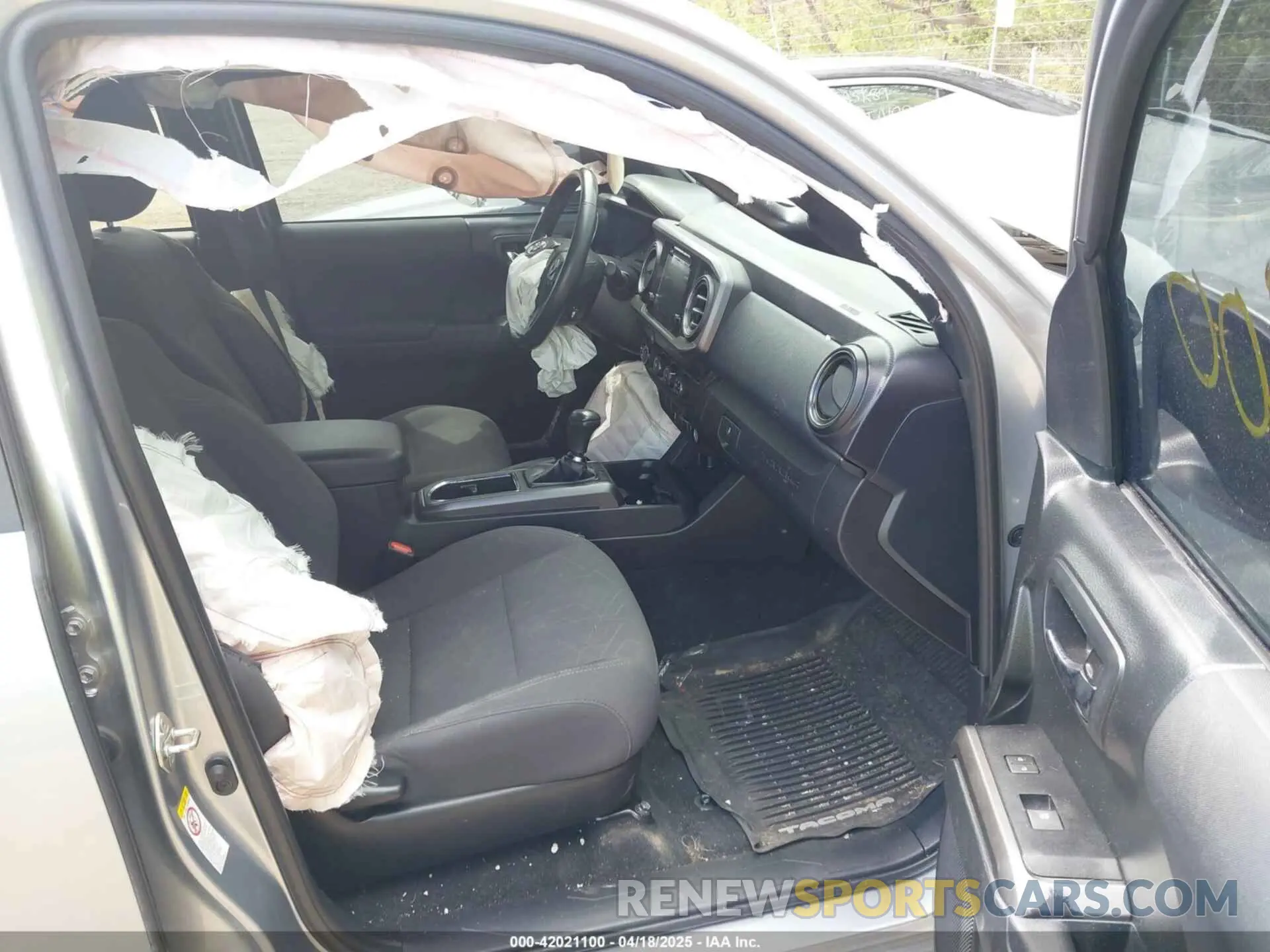 5 Photograph of a damaged car 5TFCZ5AN5KX195629 TOYOTA TACOMA 2019