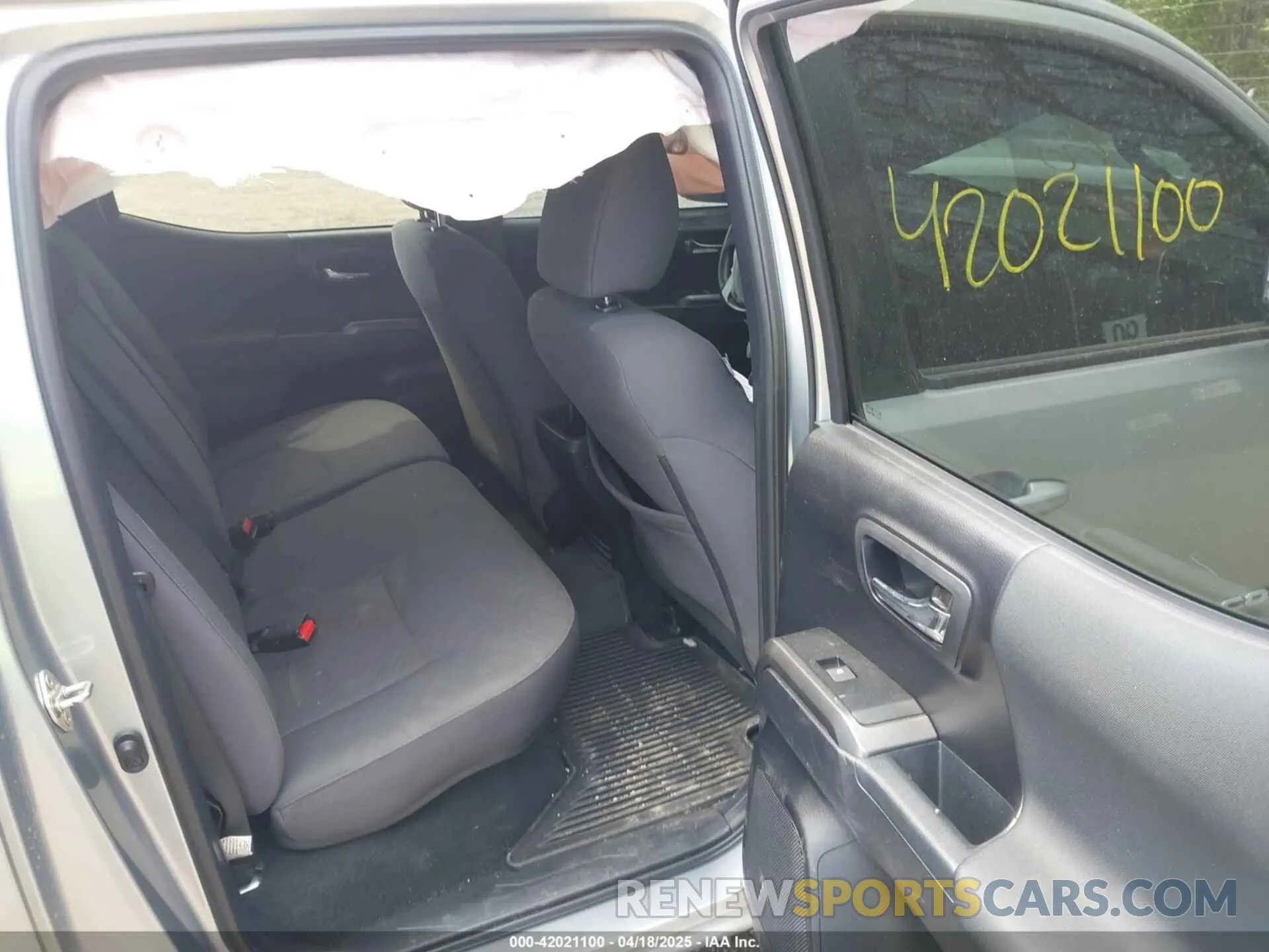 8 Photograph of a damaged car 5TFCZ5AN5KX195629 TOYOTA TACOMA 2019