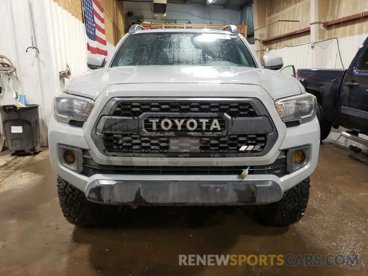 5 Photograph of a damaged car 5TFCZ5AN5KX200408 TOYOTA TACOMA 2019
