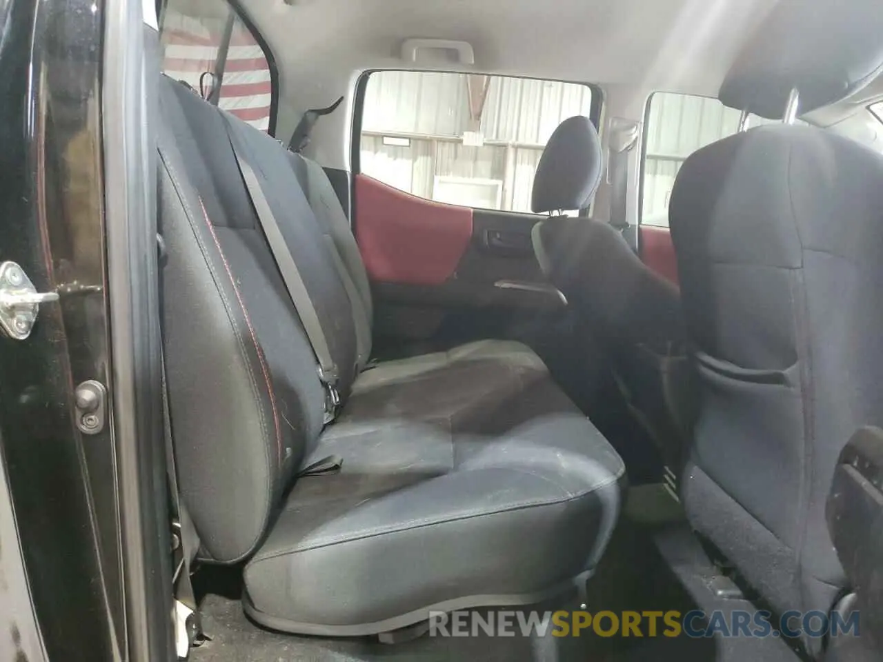 10 Photograph of a damaged car 5TFCZ5AN6KX179133 TOYOTA TACOMA 2019