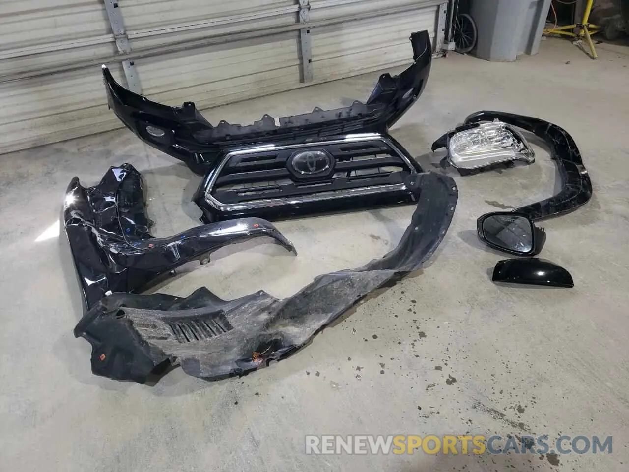 14 Photograph of a damaged car 5TFCZ5AN6KX179133 TOYOTA TACOMA 2019