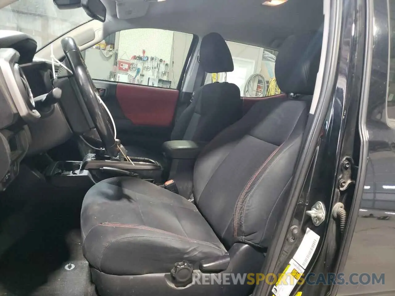 7 Photograph of a damaged car 5TFCZ5AN6KX179133 TOYOTA TACOMA 2019