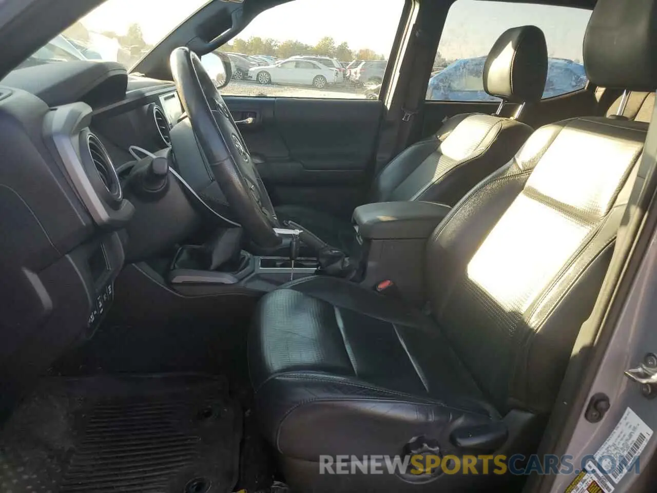 7 Photograph of a damaged car 5TFCZ5AN7KX173194 TOYOTA TACOMA 2019