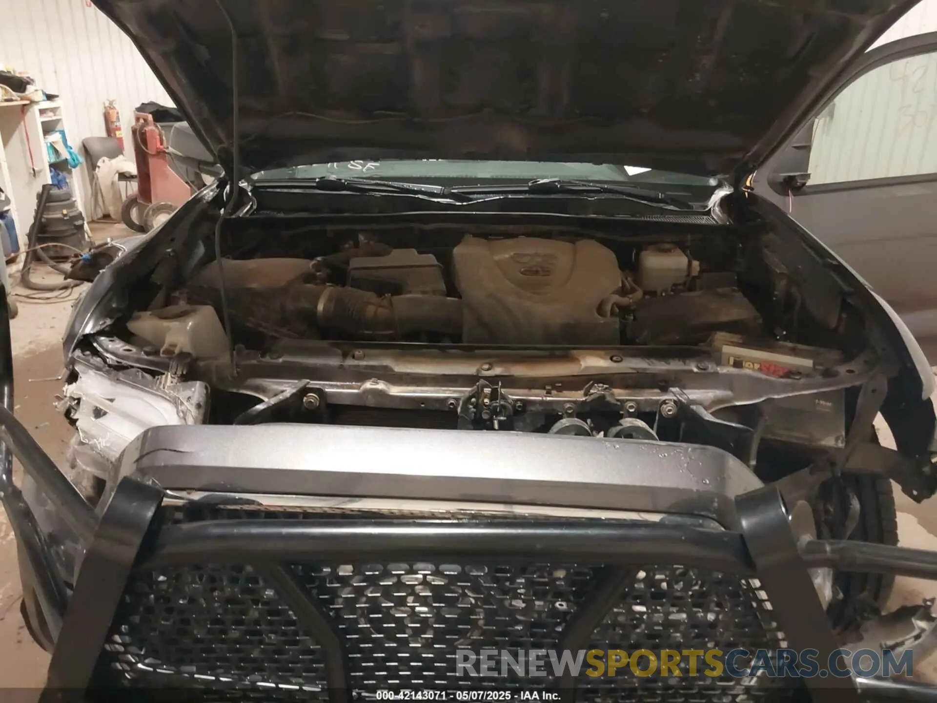 10 Photograph of a damaged car 5TFCZ5AN7KX208672 TOYOTA TACOMA 2019