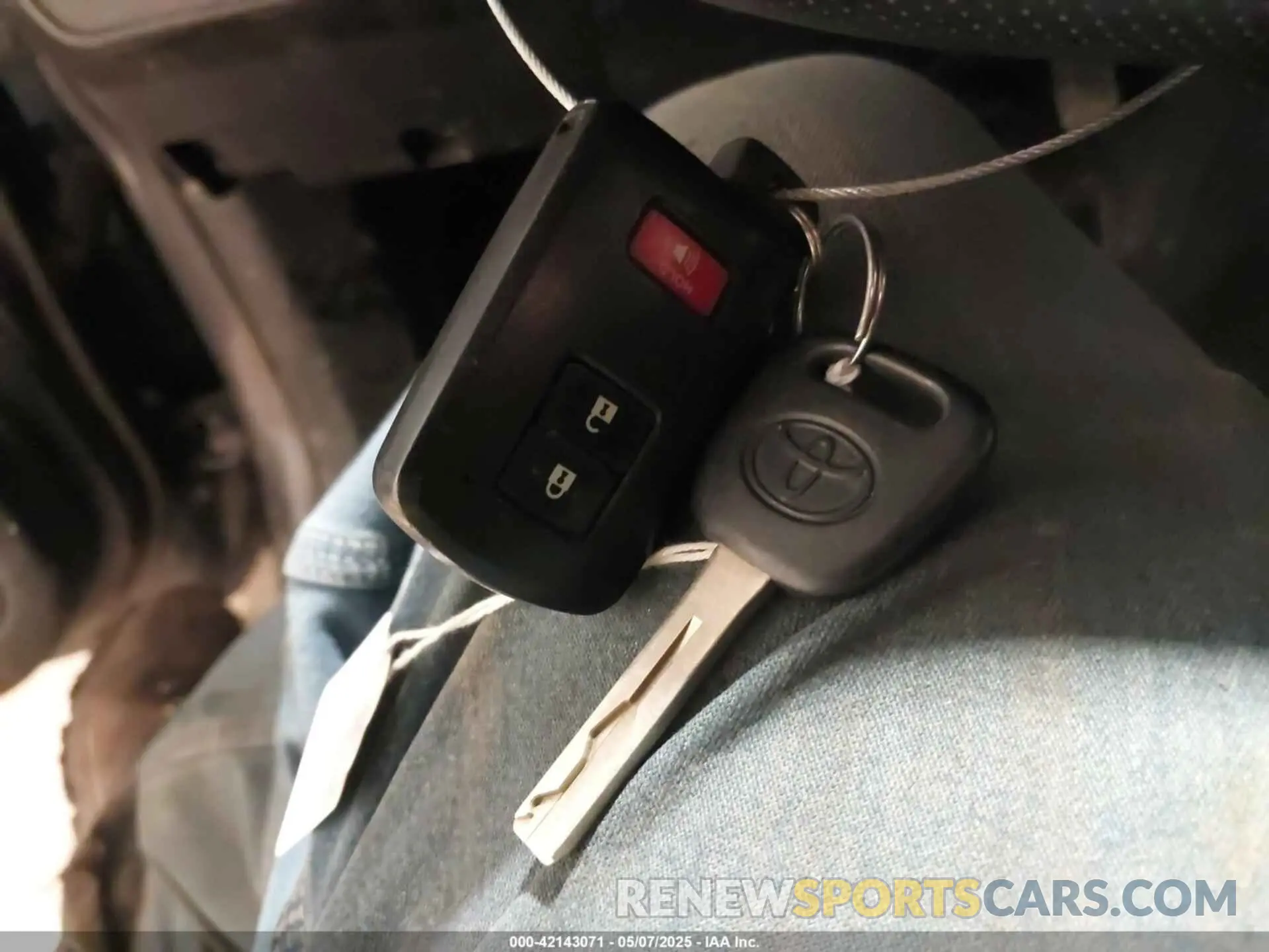 11 Photograph of a damaged car 5TFCZ5AN7KX208672 TOYOTA TACOMA 2019