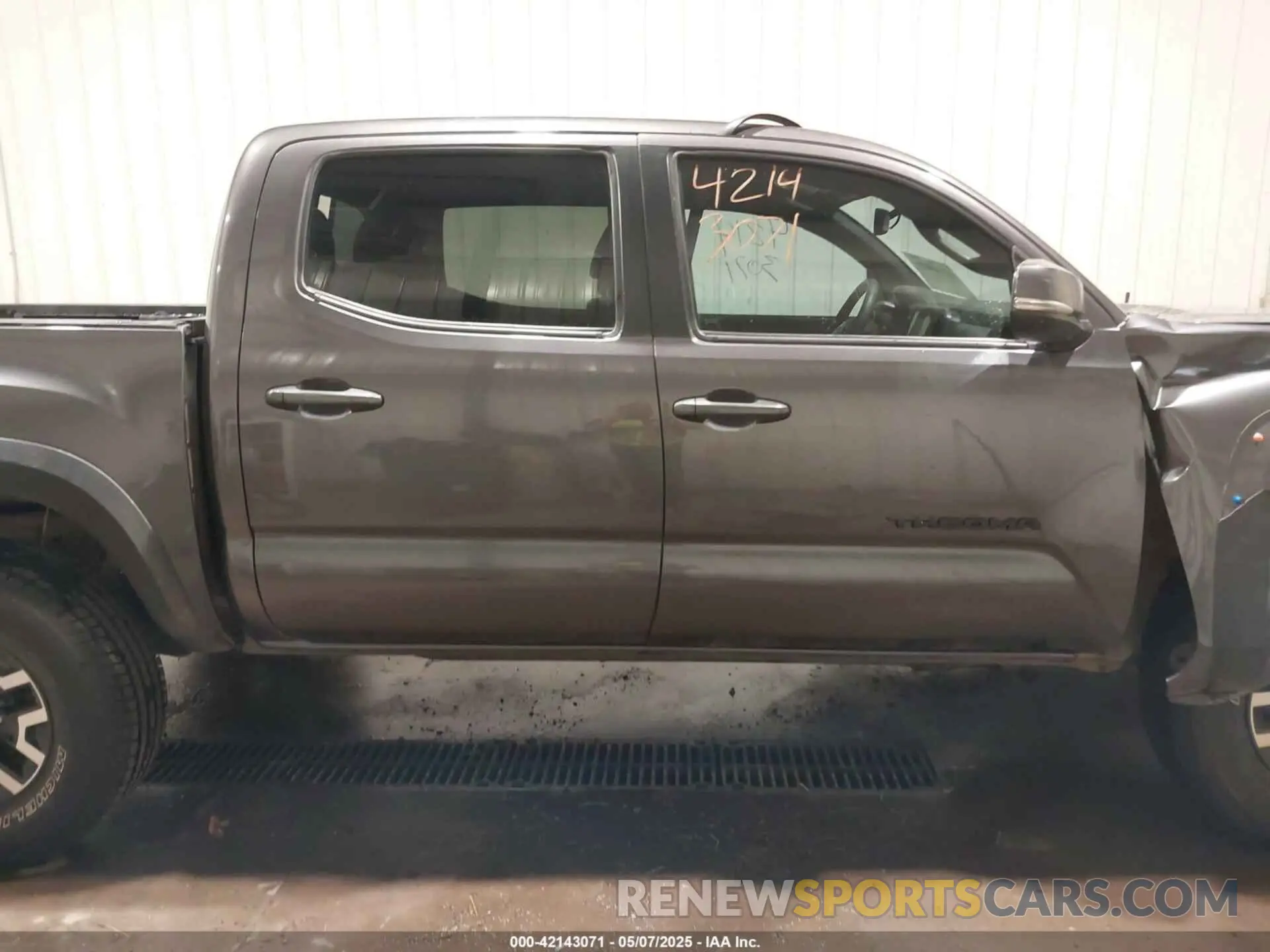 14 Photograph of a damaged car 5TFCZ5AN7KX208672 TOYOTA TACOMA 2019