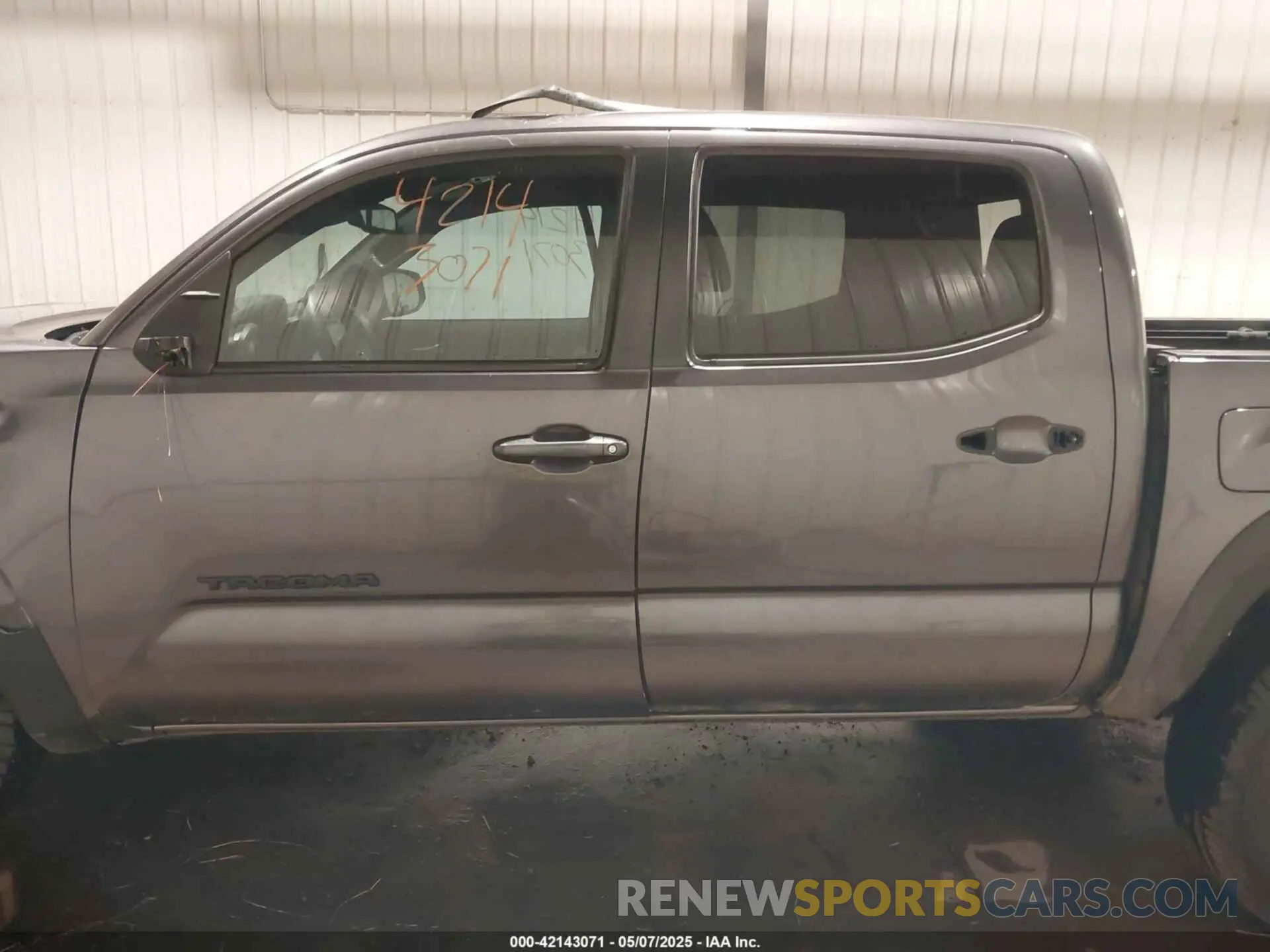 15 Photograph of a damaged car 5TFCZ5AN7KX208672 TOYOTA TACOMA 2019