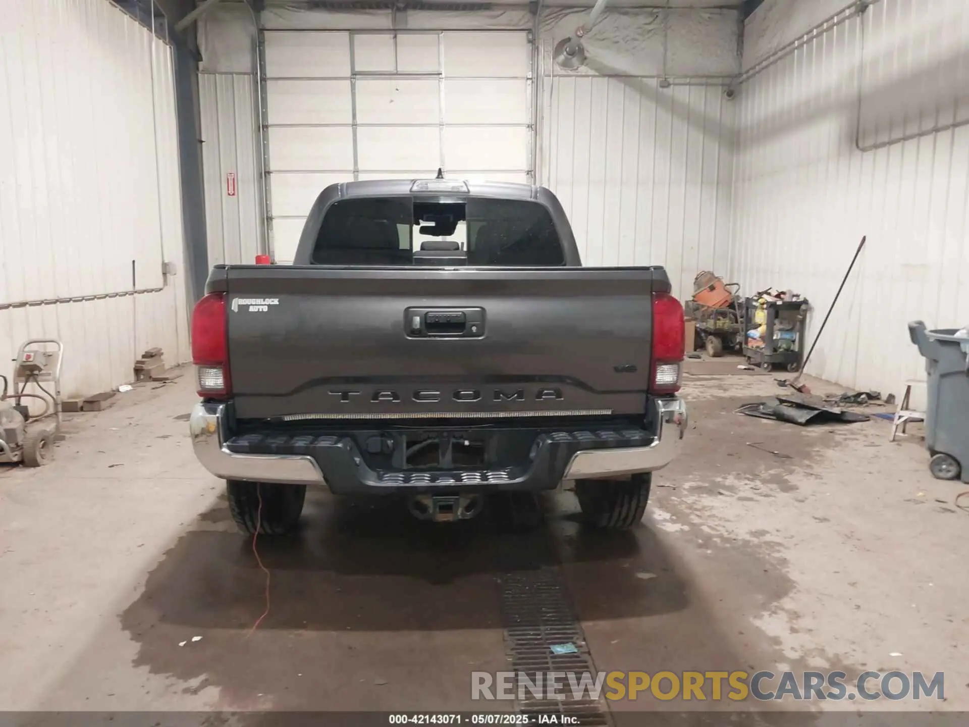 17 Photograph of a damaged car 5TFCZ5AN7KX208672 TOYOTA TACOMA 2019