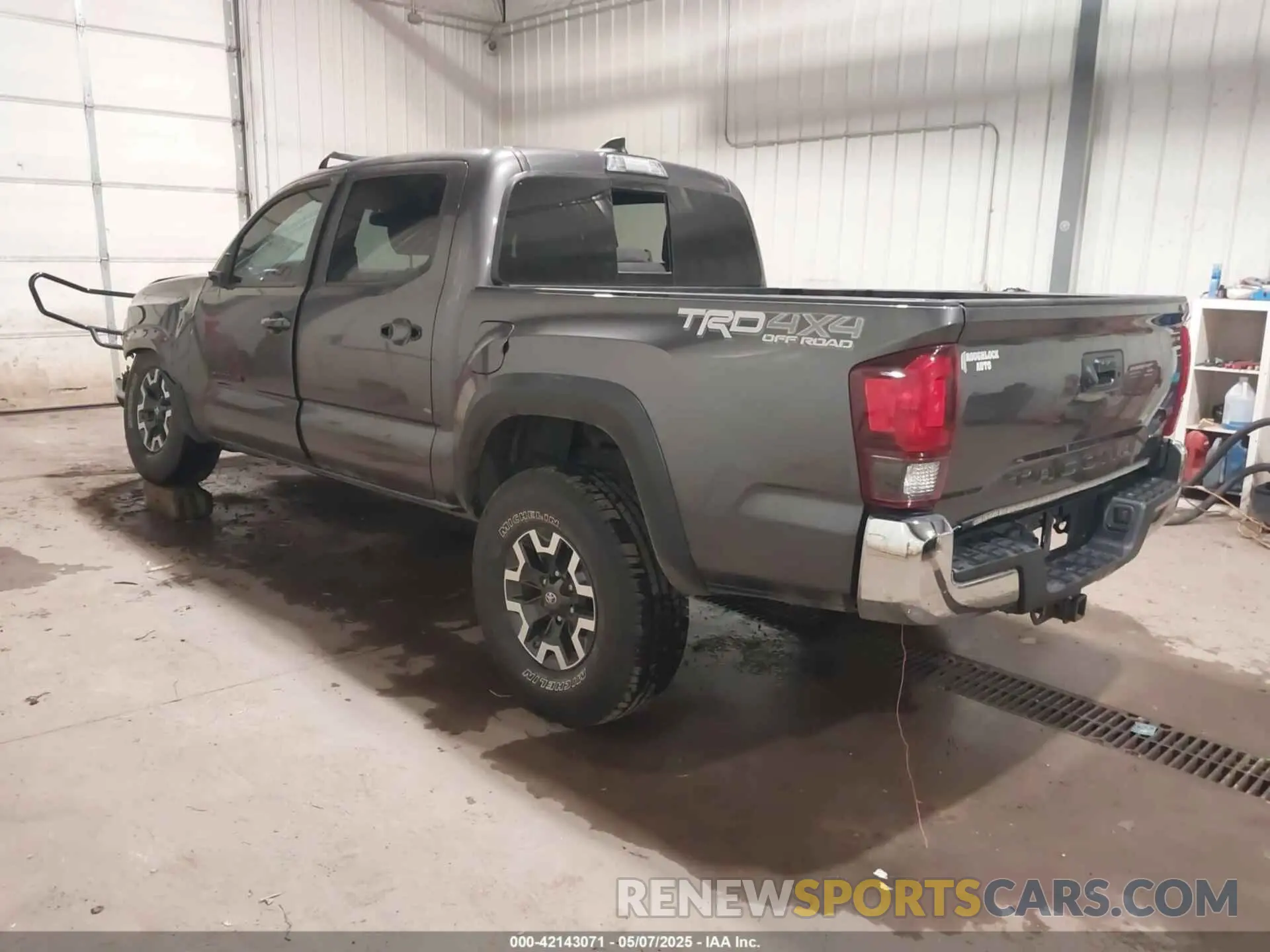3 Photograph of a damaged car 5TFCZ5AN7KX208672 TOYOTA TACOMA 2019