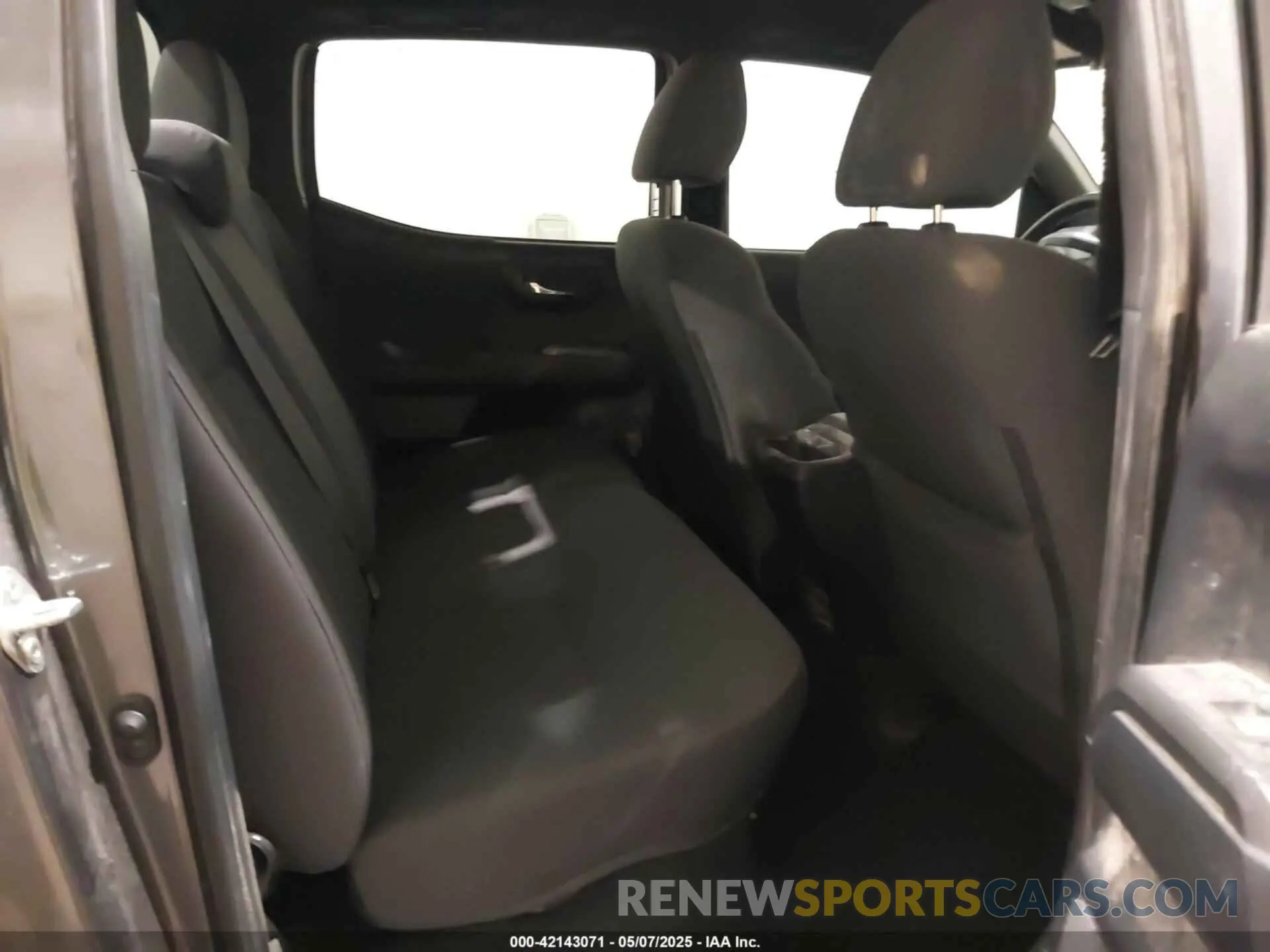 8 Photograph of a damaged car 5TFCZ5AN7KX208672 TOYOTA TACOMA 2019