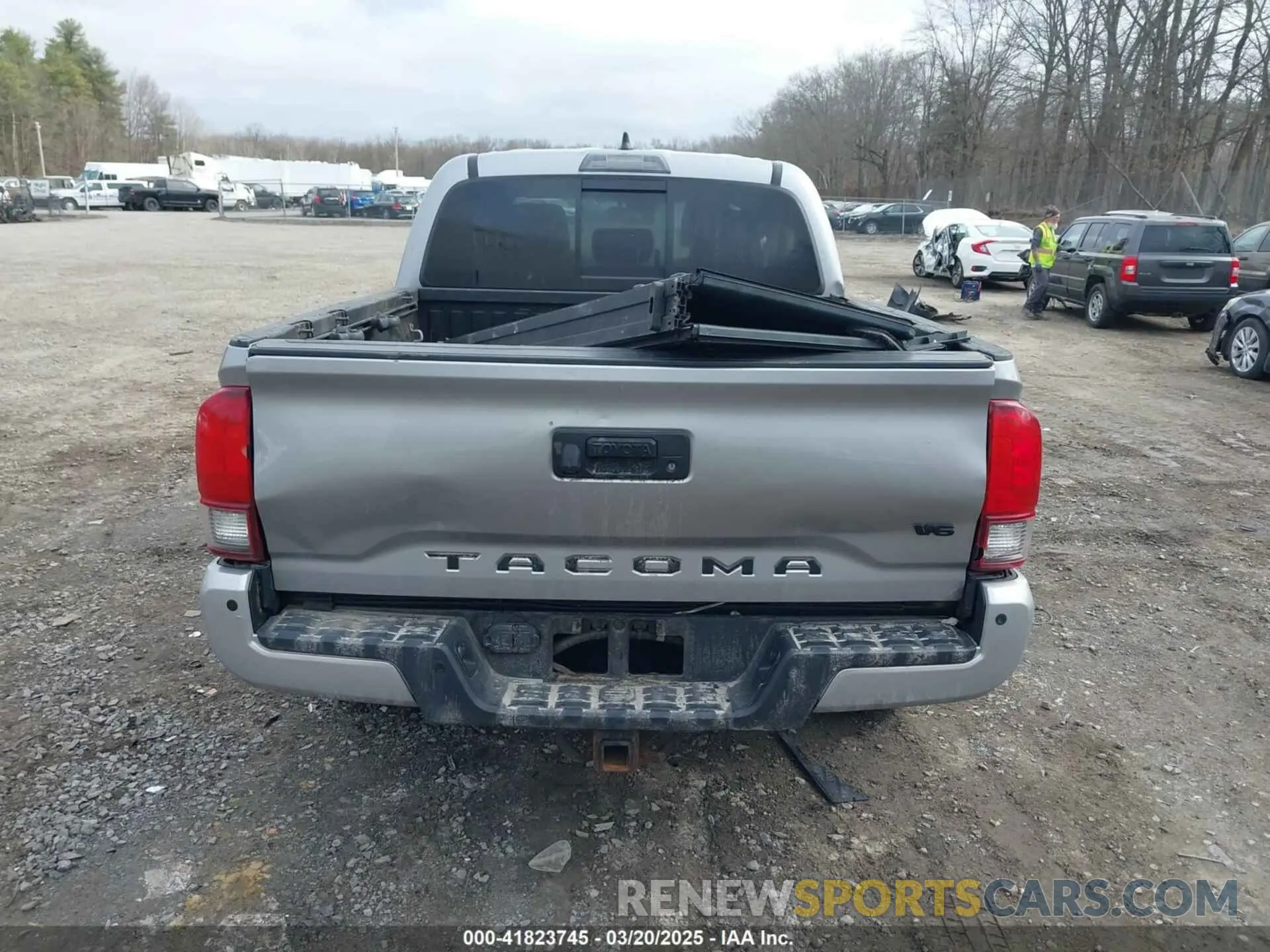 16 Photograph of a damaged car 5TFCZ5AN8KX168893 TOYOTA TACOMA 2019
