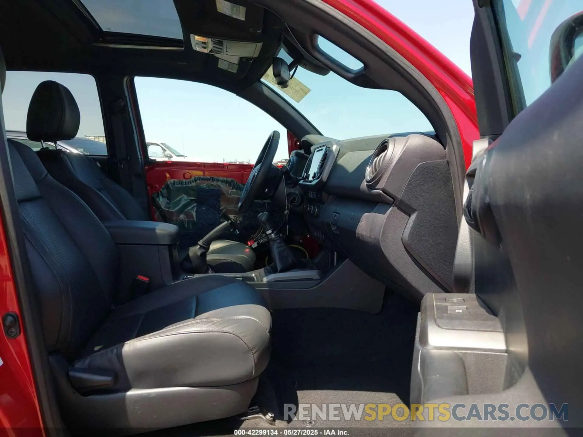 5 Photograph of a damaged car 5TFCZ5AN8KX194152 TOYOTA TACOMA 2019