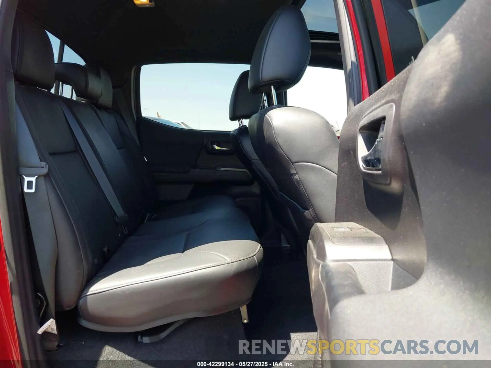 8 Photograph of a damaged car 5TFCZ5AN8KX194152 TOYOTA TACOMA 2019
