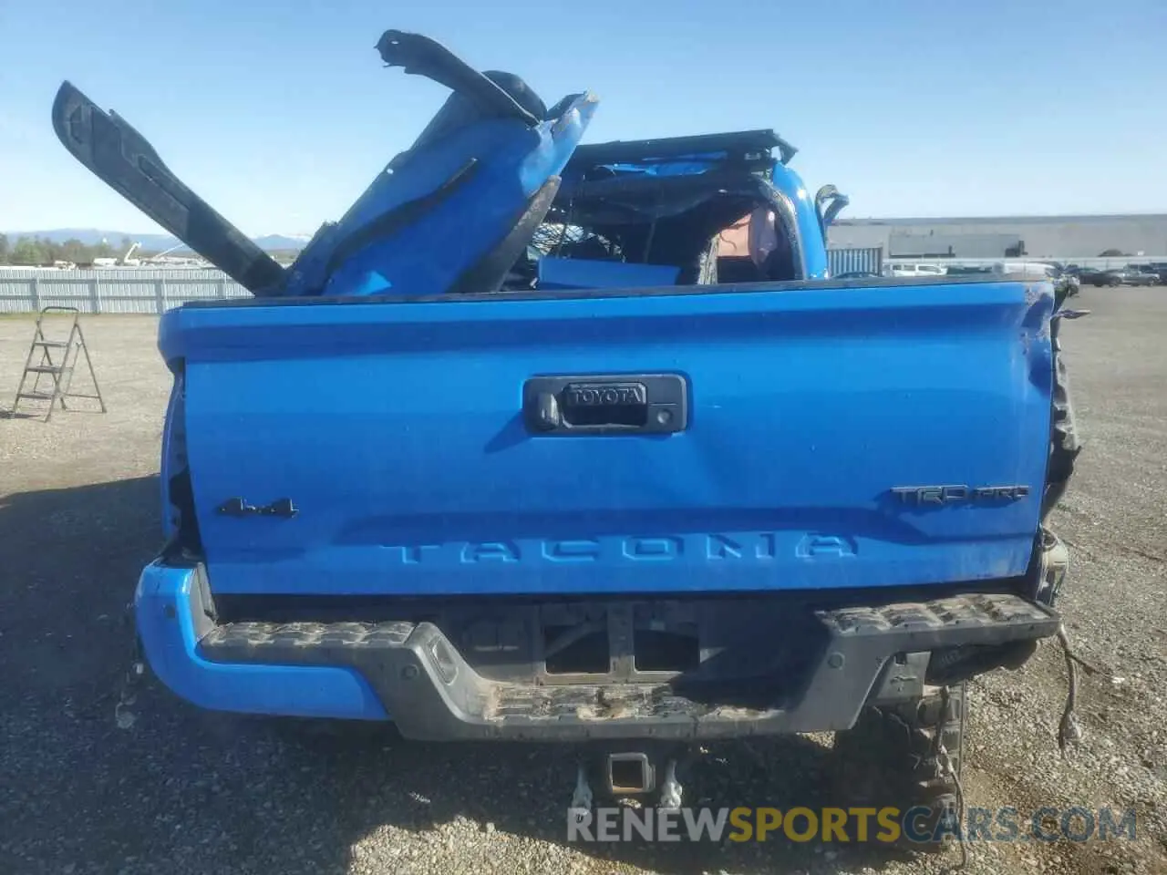 6 Photograph of a damaged car 5TFCZ5AN8KX201925 TOYOTA TACOMA 2019