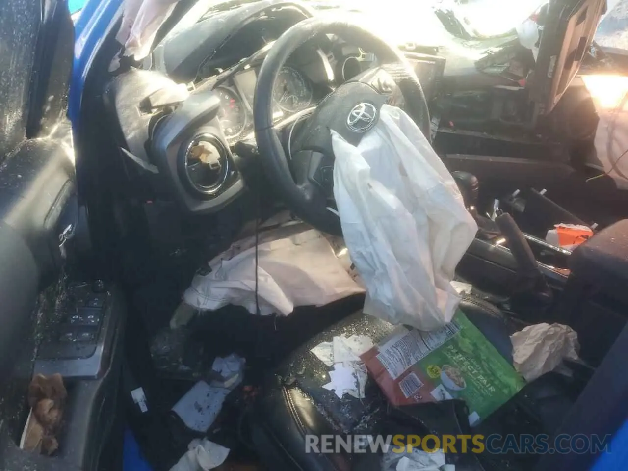 8 Photograph of a damaged car 5TFCZ5AN8KX201925 TOYOTA TACOMA 2019