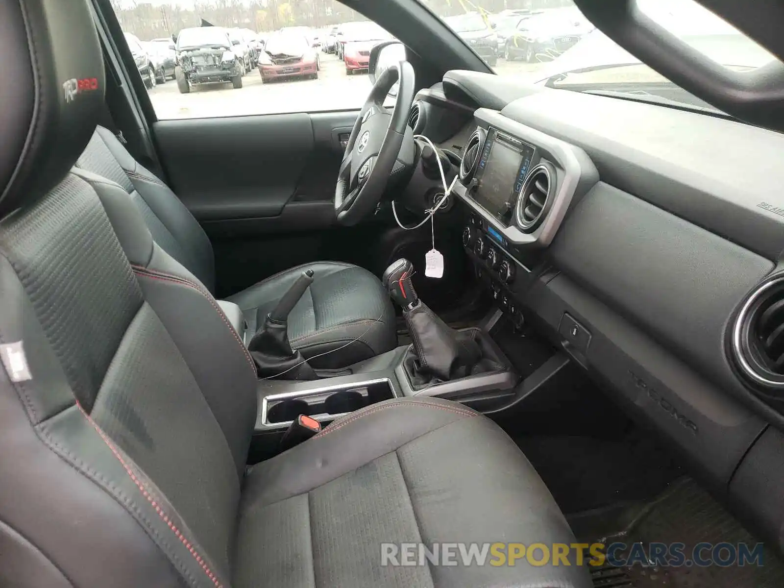 5 Photograph of a damaged car 5TFCZ5AN8KX212004 TOYOTA TACOMA 2019