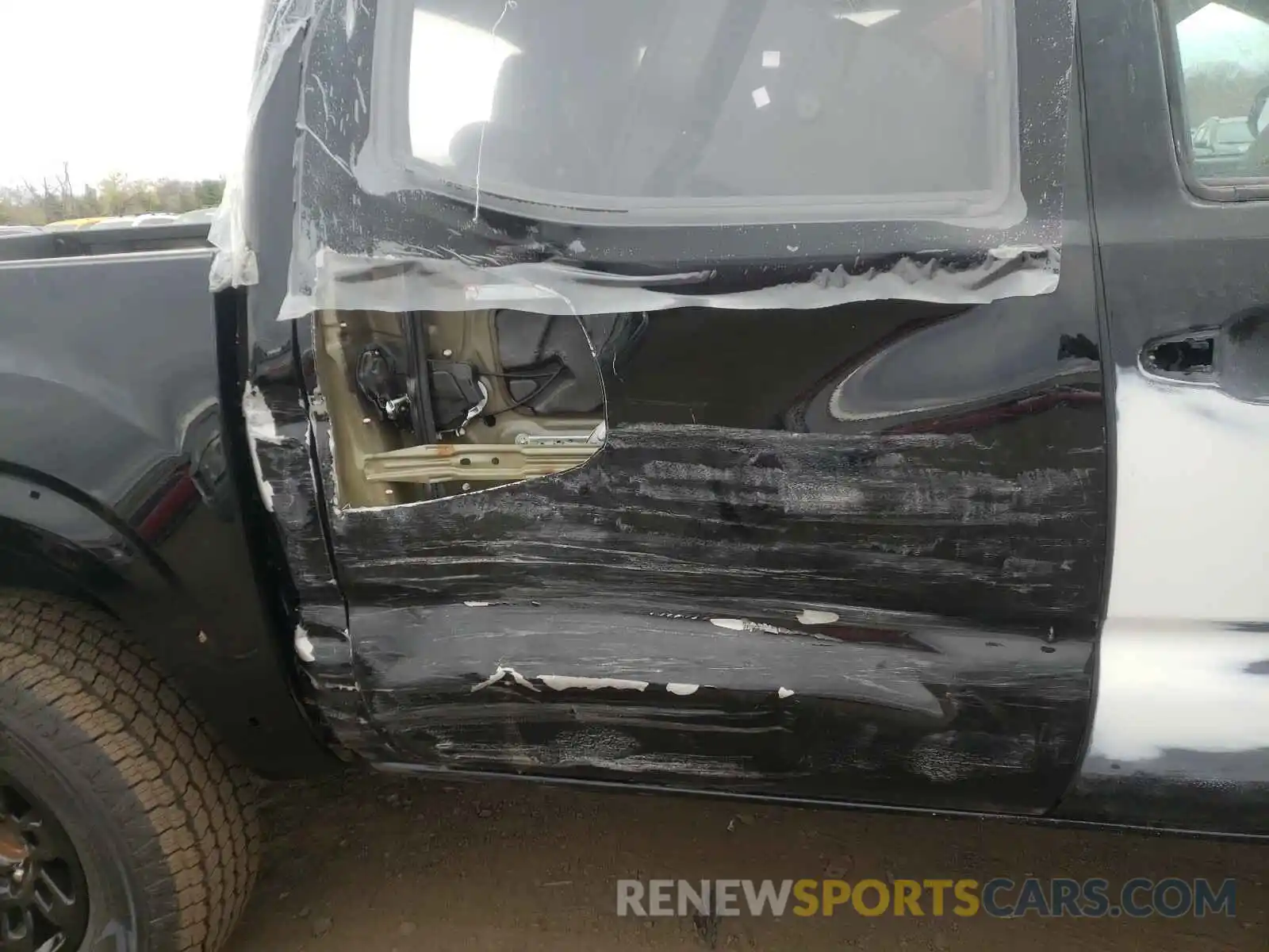 9 Photograph of a damaged car 5TFCZ5AN8KX212004 TOYOTA TACOMA 2019