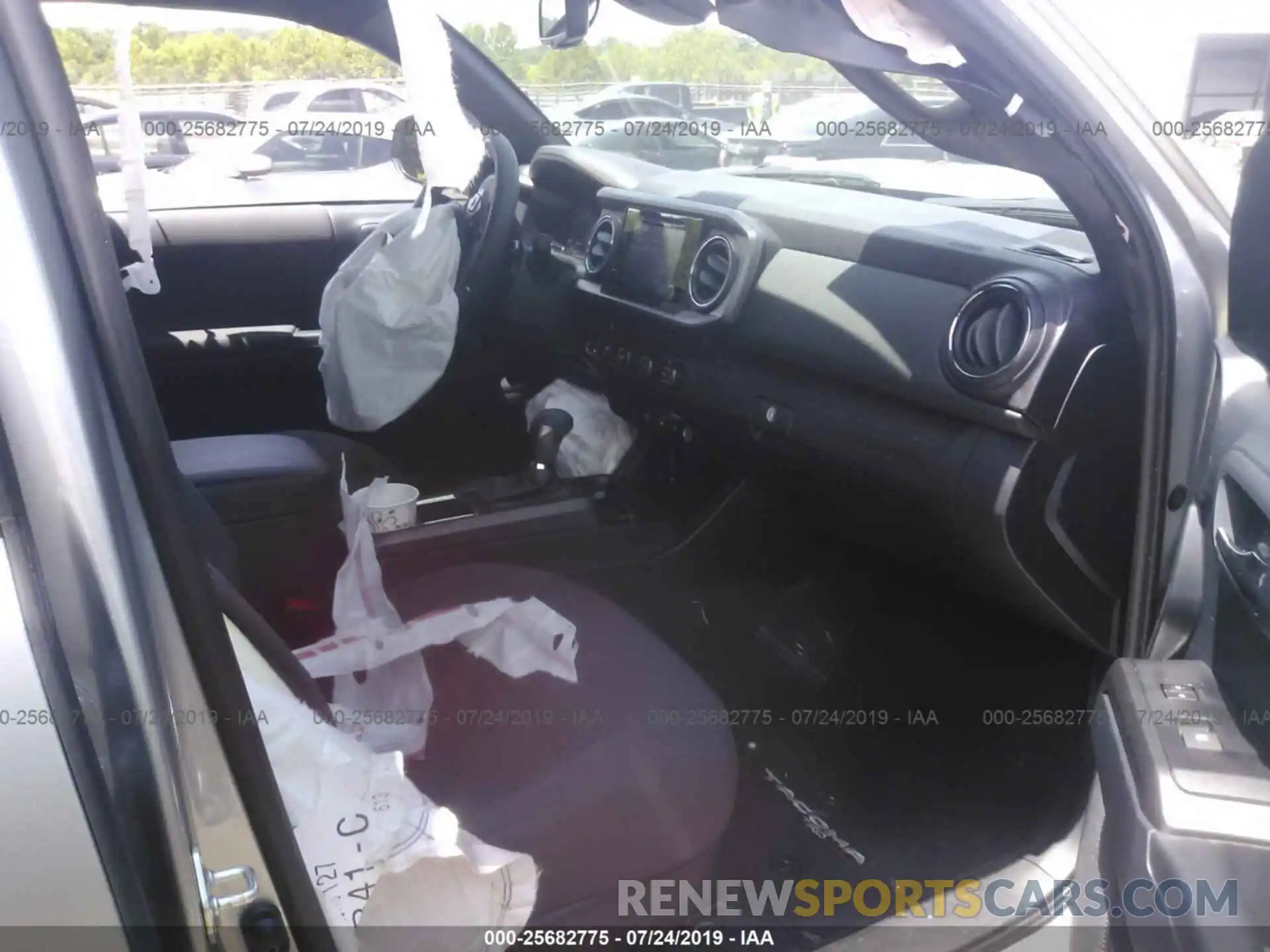 5 Photograph of a damaged car 5TFCZ5AN9KX190336 TOYOTA TACOMA 2019