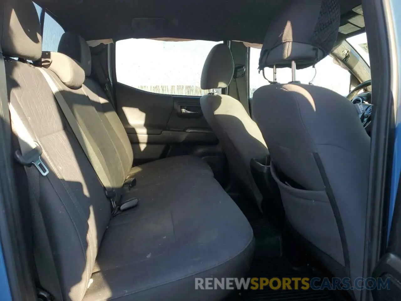 10 Photograph of a damaged car 5TFCZ5AN9KX197223 TOYOTA TACOMA 2019