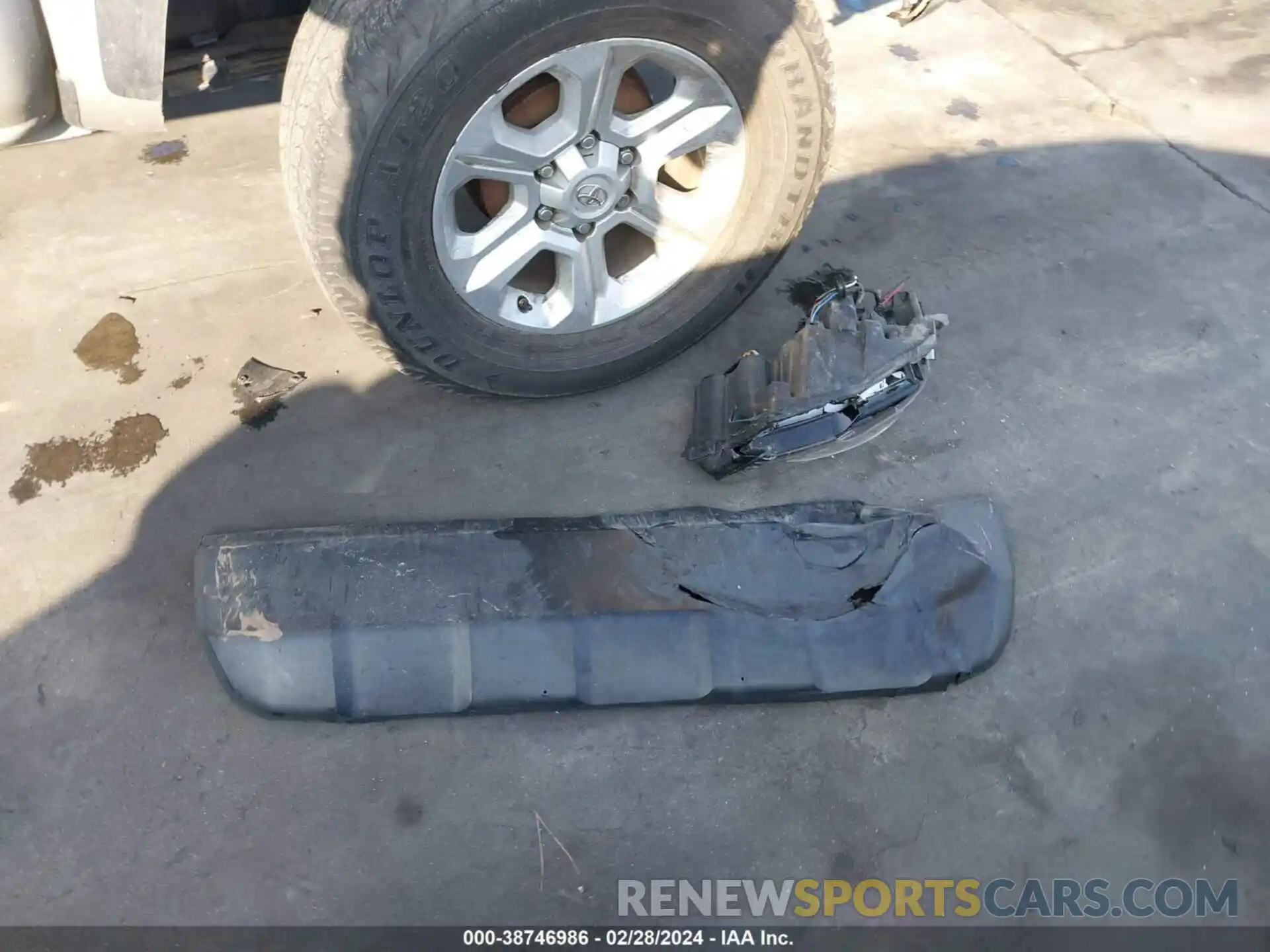 12 Photograph of a damaged car 5TFCZ5AN9KX200606 TOYOTA TACOMA 2019