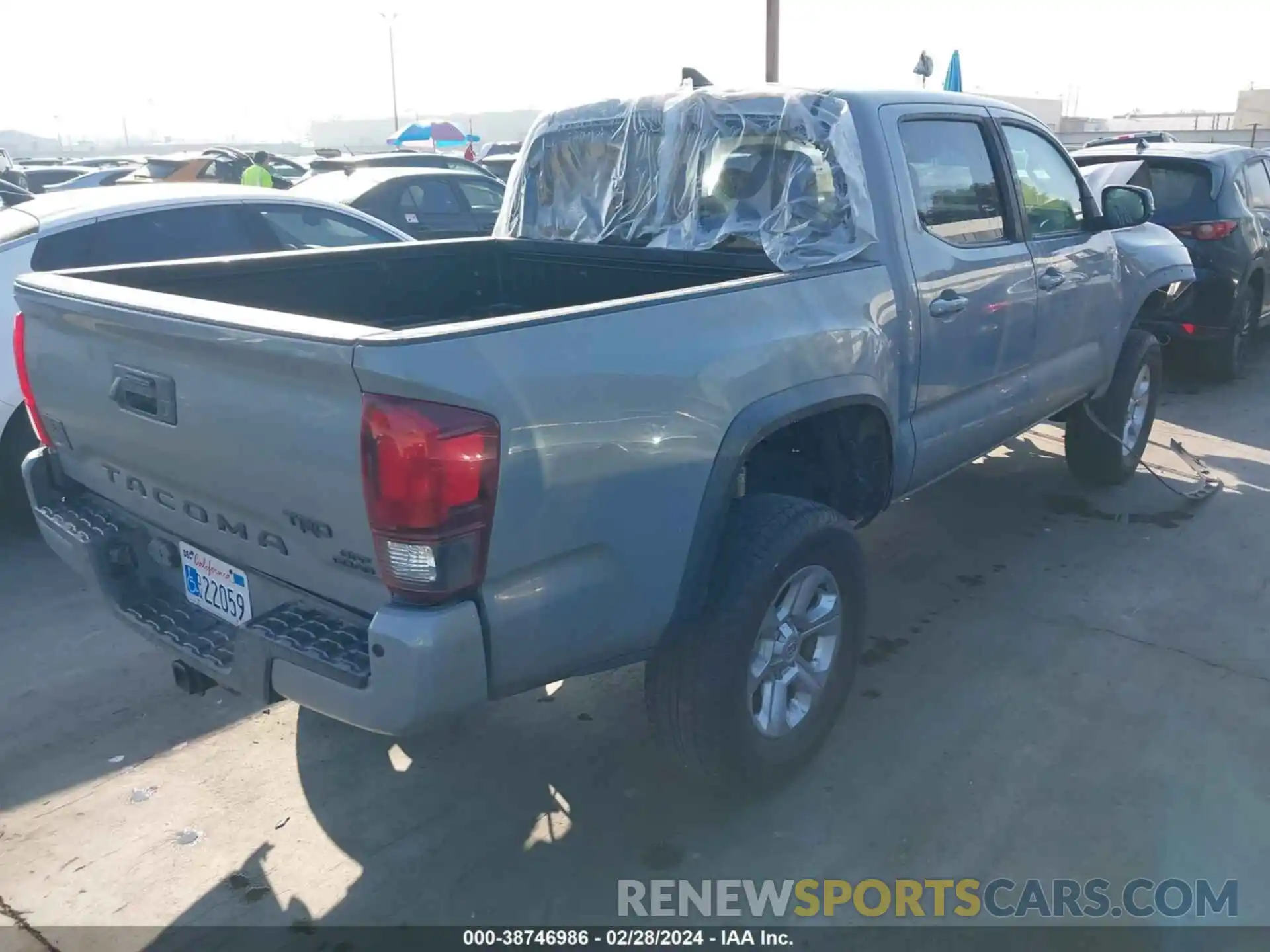 4 Photograph of a damaged car 5TFCZ5AN9KX200606 TOYOTA TACOMA 2019